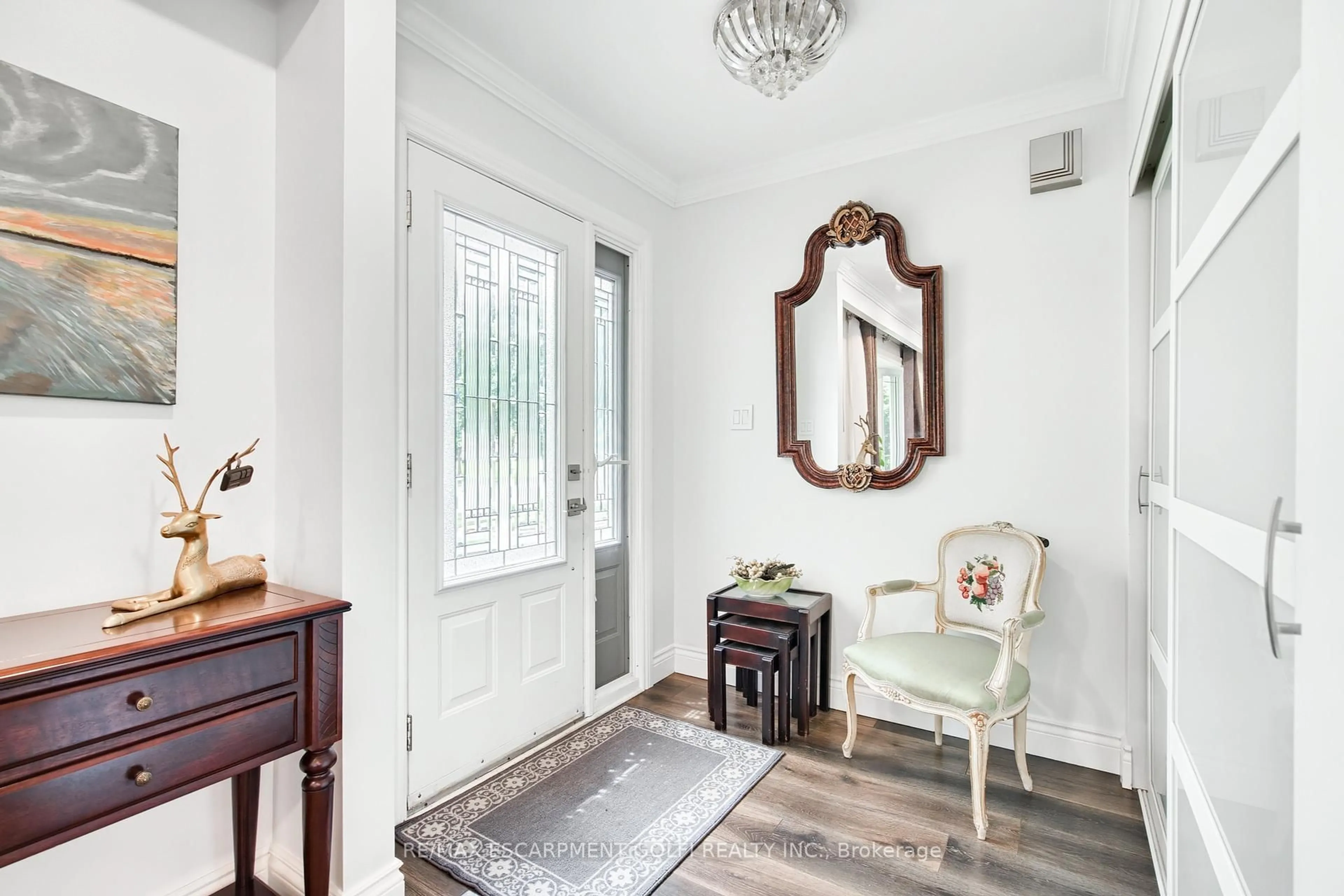 Indoor entryway for 3202 Centennial Dr, Burlington Ontario L7M 1C2