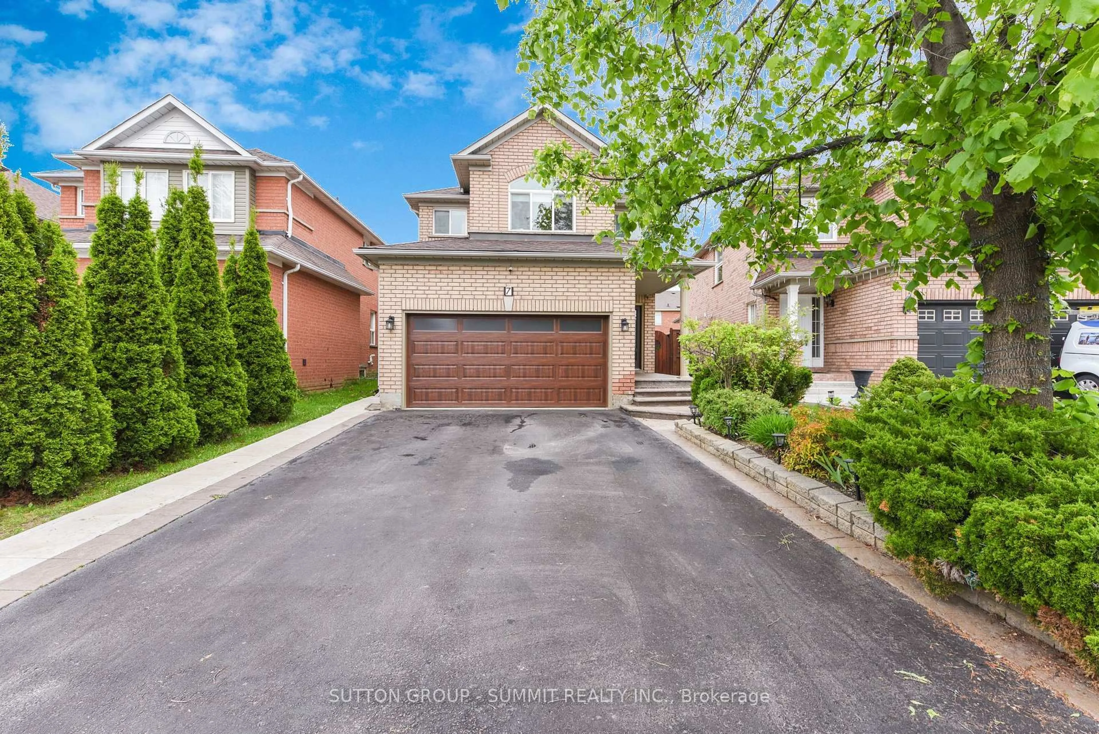 Home with brick exterior material, street for 7 Blue Lake Ave, Brampton Ontario L6X 4W1