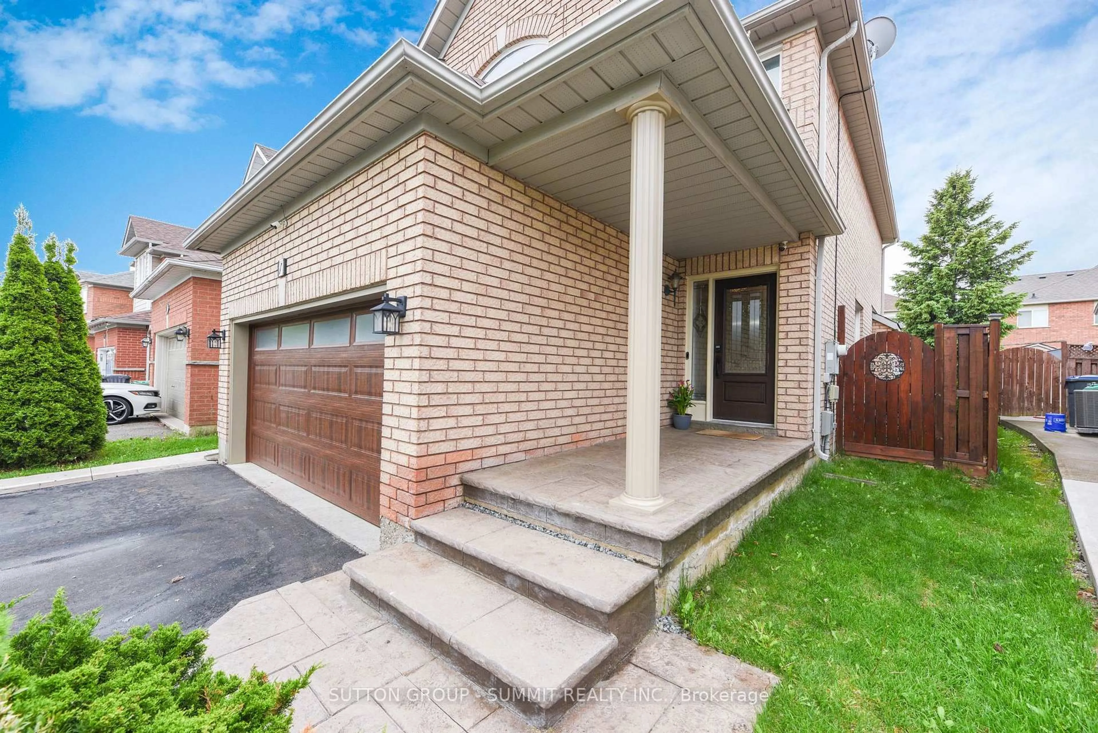 Home with brick exterior material, street for 7 Blue Lake Ave, Brampton Ontario L6X 4W1