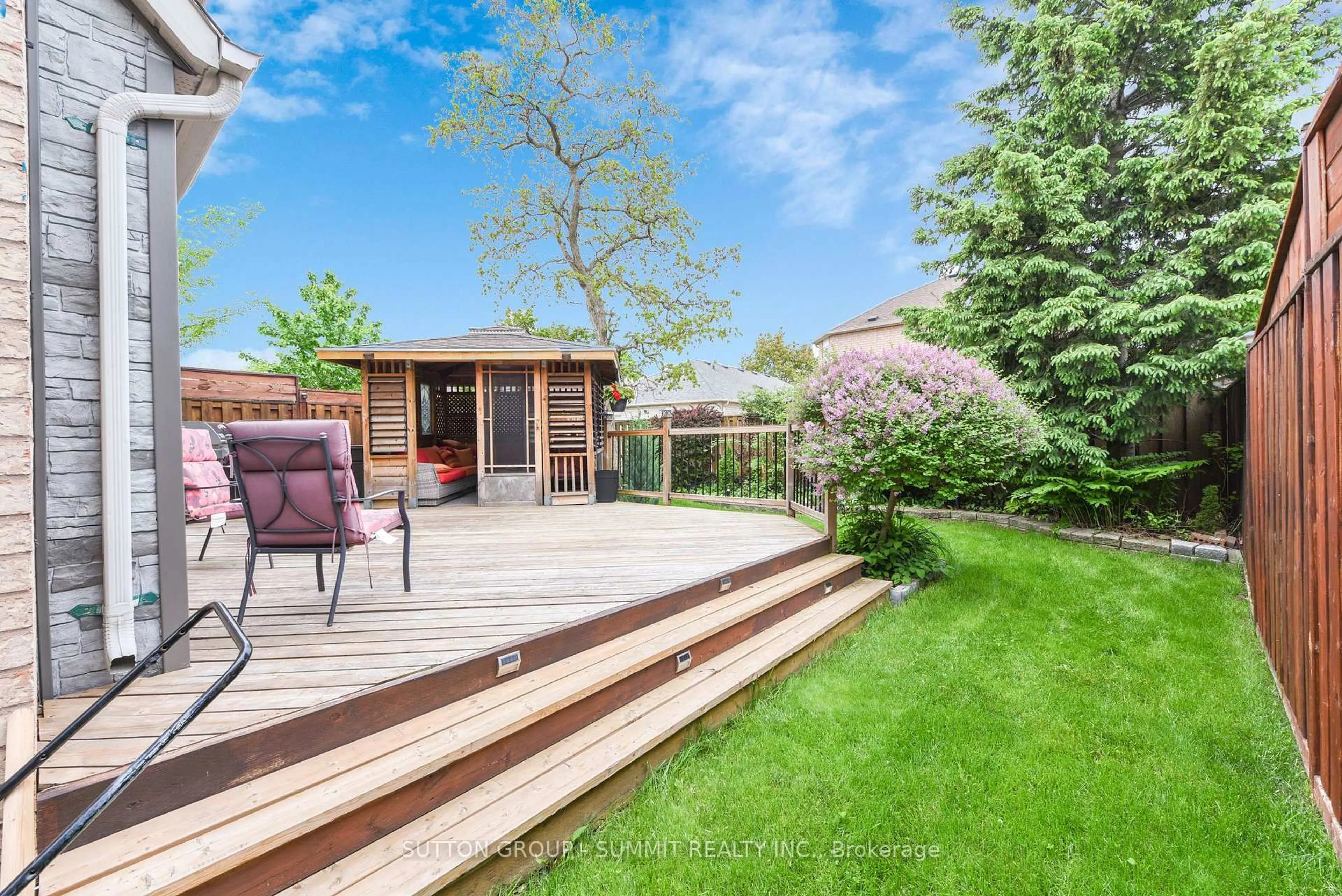 Patio, unknown for 7 Blue Lake Ave, Brampton Ontario L6X 4W1
