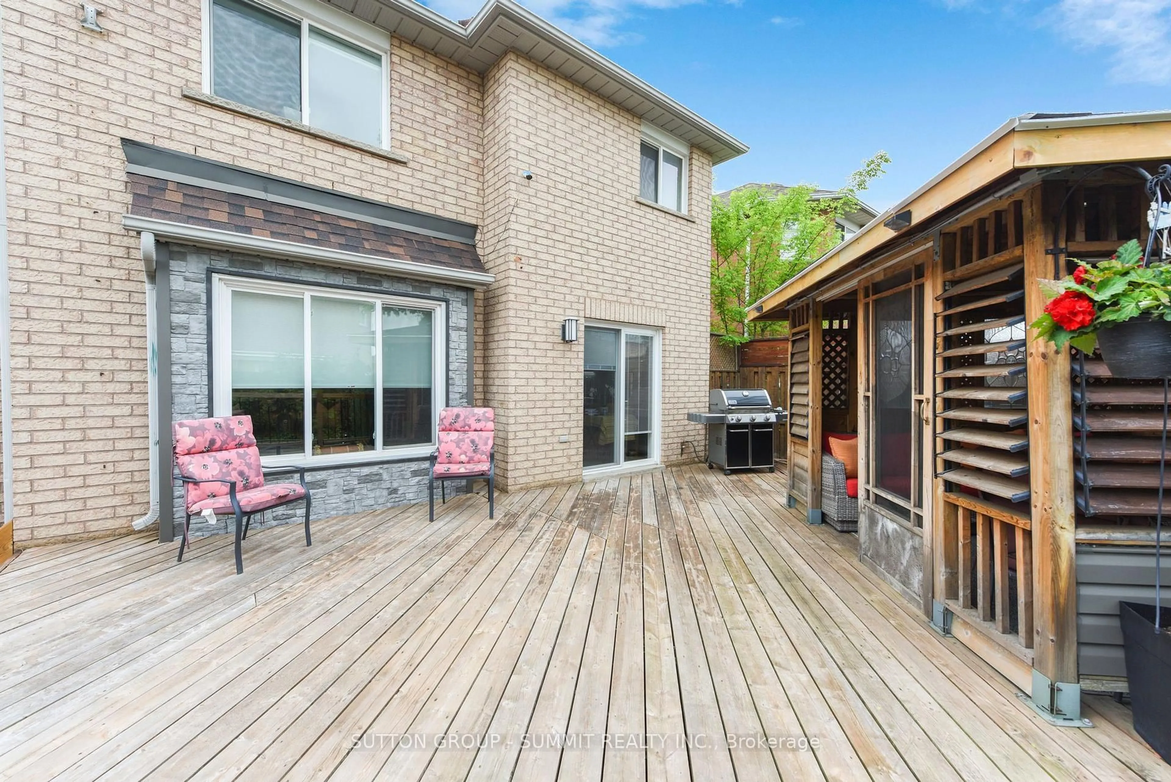 Patio, street for 7 Blue Lake Ave, Brampton Ontario L6X 4W1