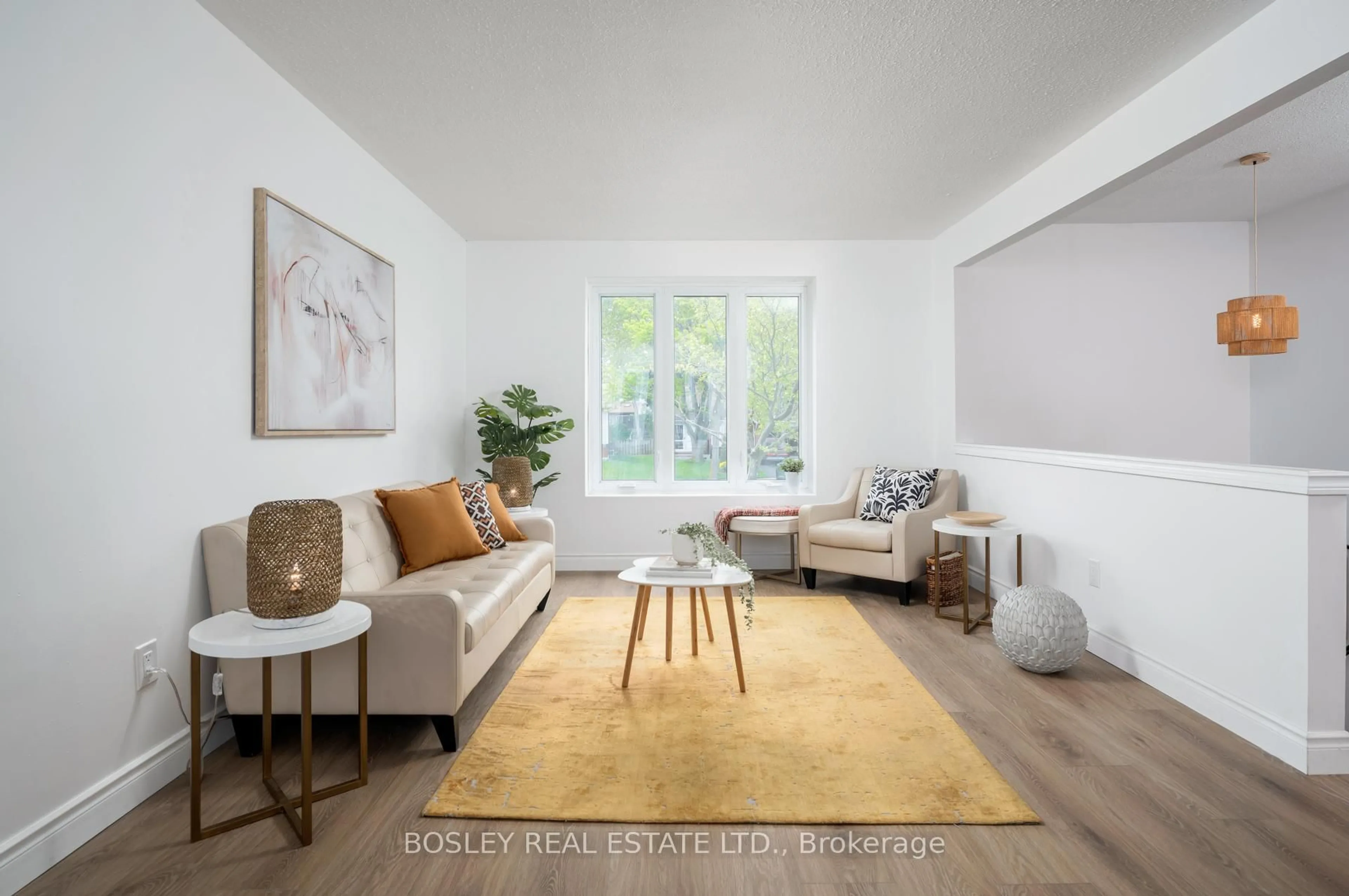 Living room with furniture, unknown for 1105 Mississauga Valley Blvd, Mississauga Ontario L5A 2A1