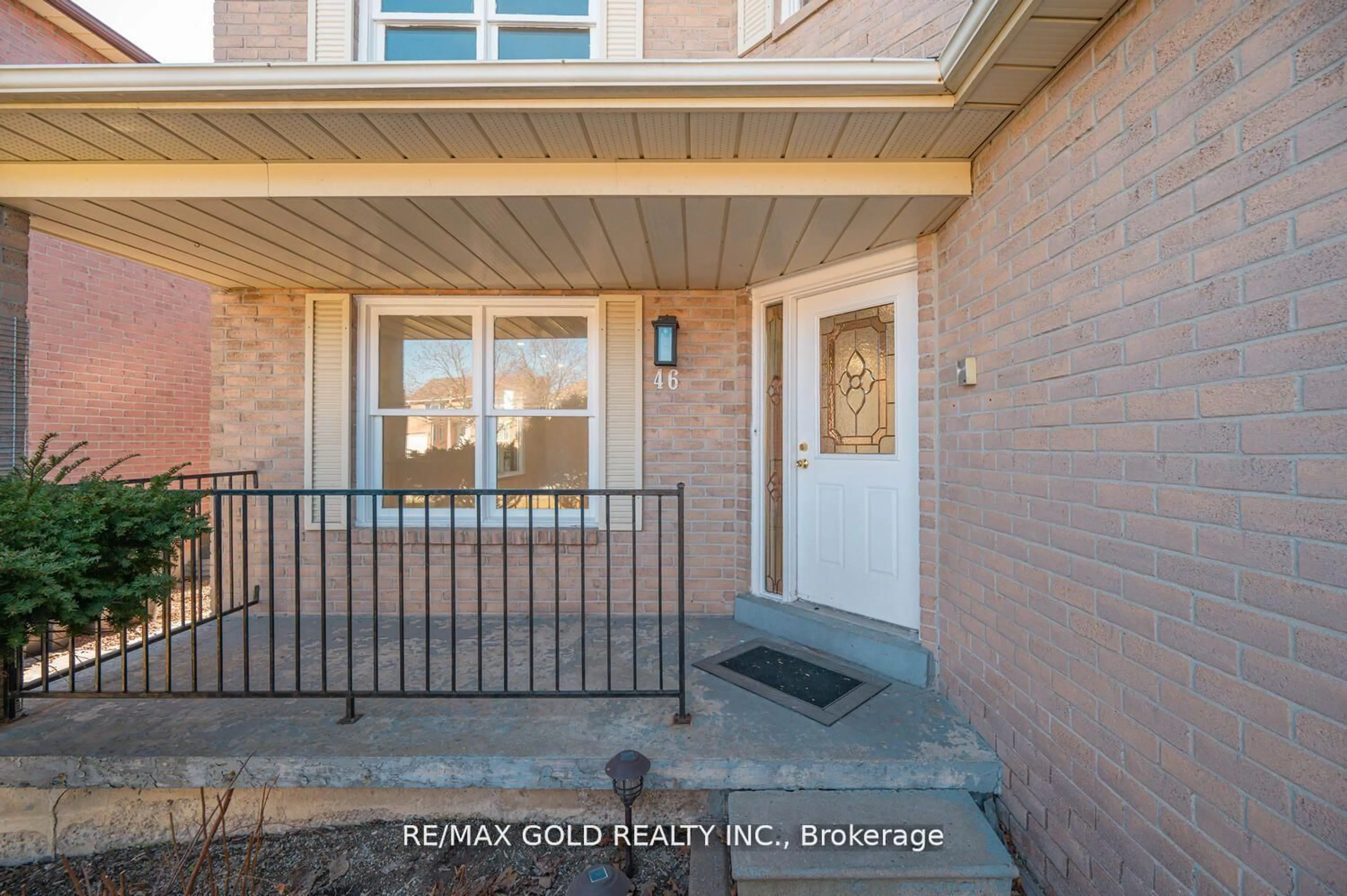 Indoor entryway for 46 Plover Pl, Brampton Ontario L6W 4C4