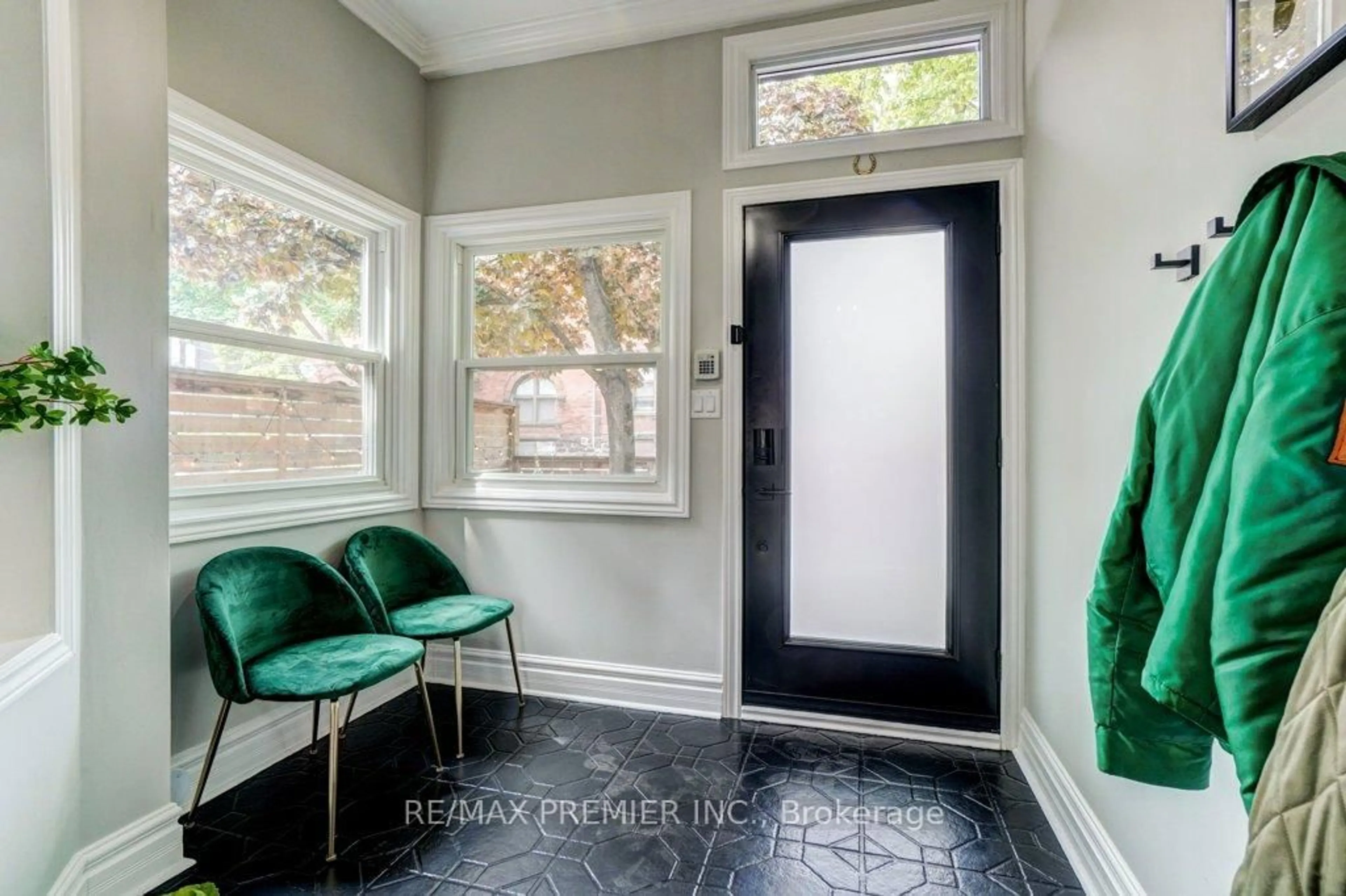 Indoor entryway for 1 Gwynne Ave, Toronto Ontario M6K 2C2
