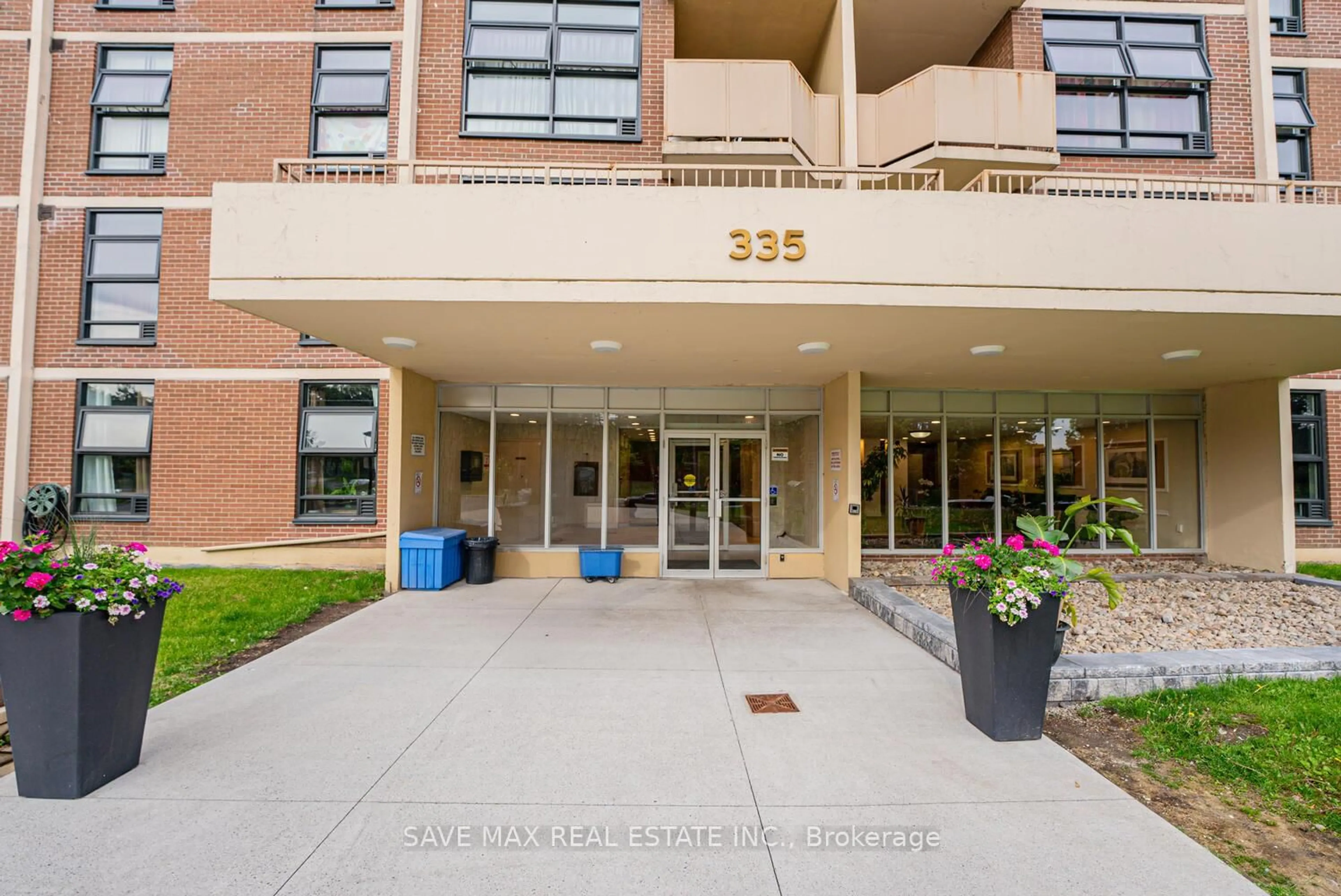 Indoor foyer for 335 Driftwood Ave #610, Toronto Ontario M3N 2P3