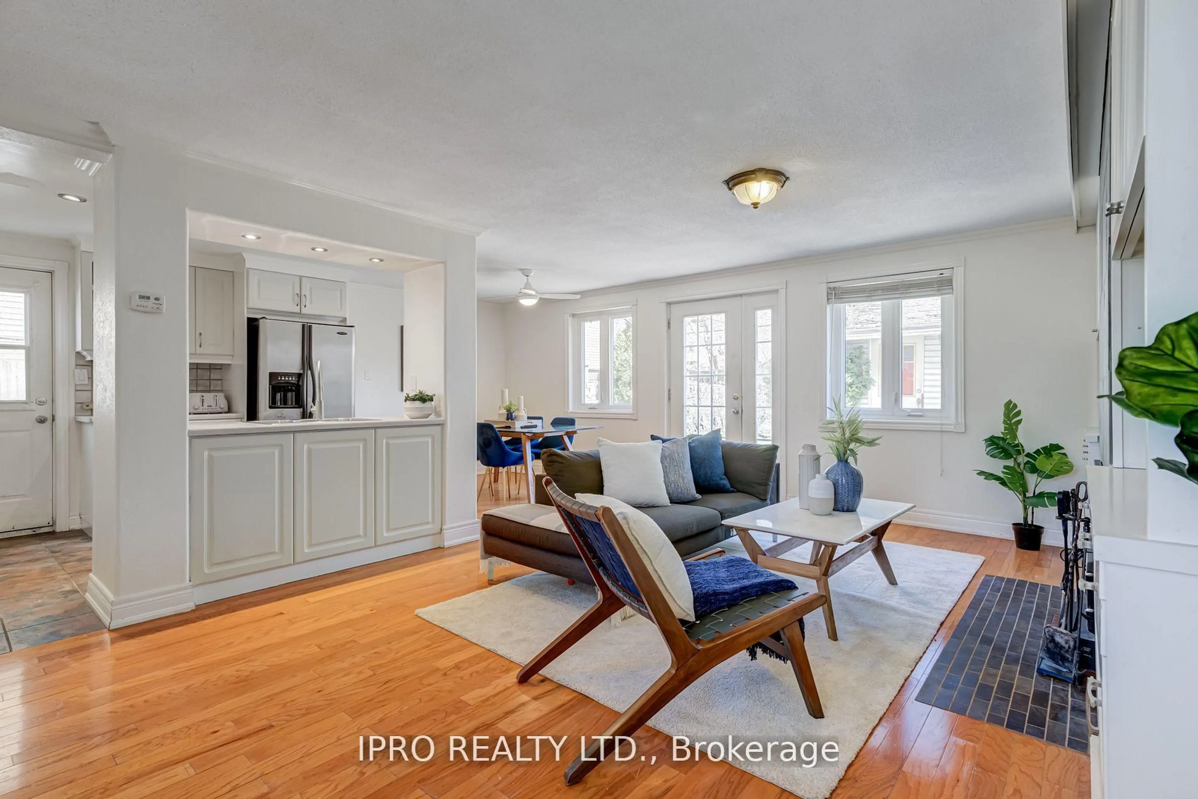 Living room with furniture, unknown for 239 Bicknell Ave, Toronto Ontario M6M 4H2