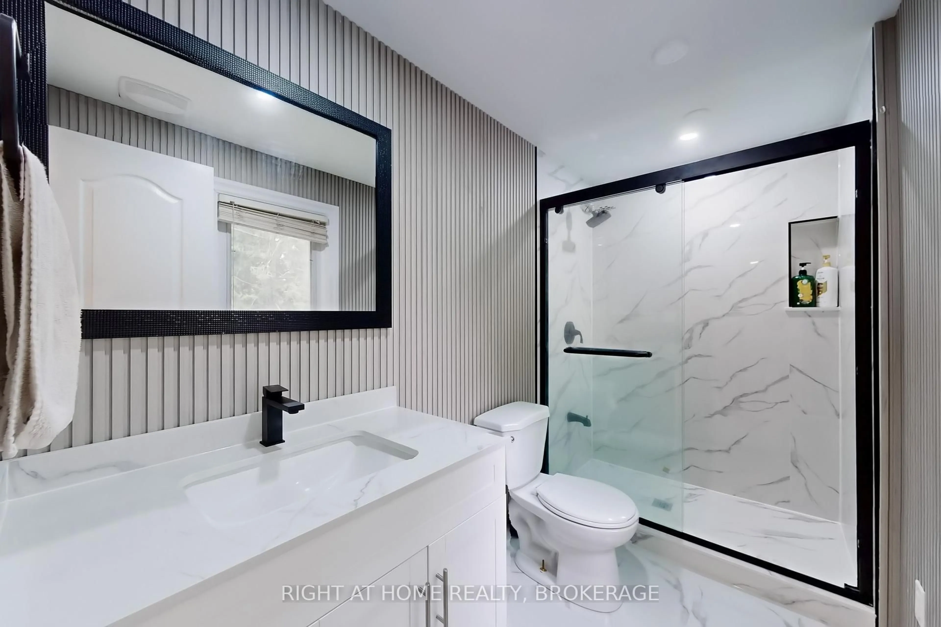 Contemporary bathroom, ceramic/tile floor for 2373 maryvale Crt, Burlington Ontario L7P 2P1
