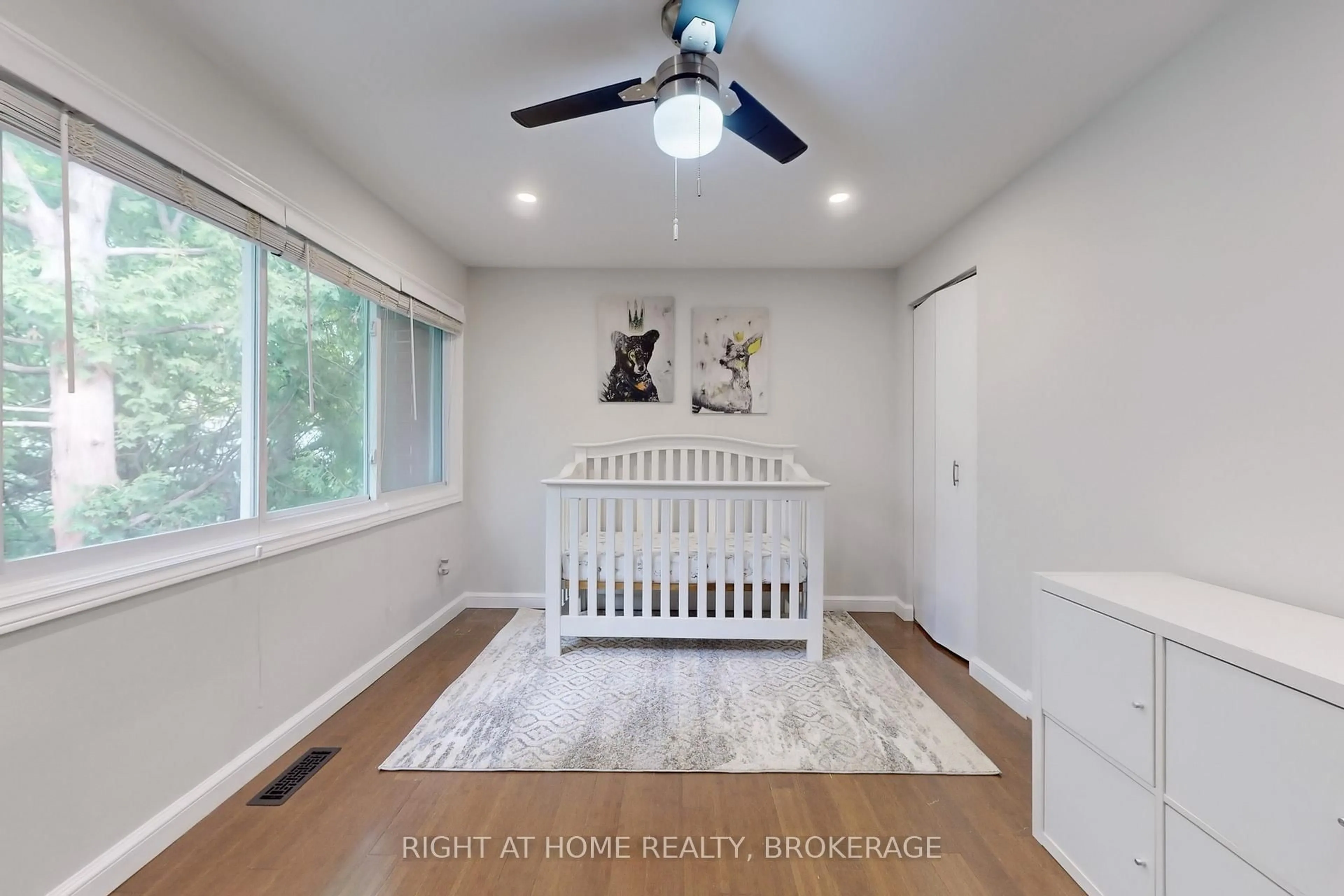 A pic of a room for 2373 maryvale Crt, Burlington Ontario L7P 2P1