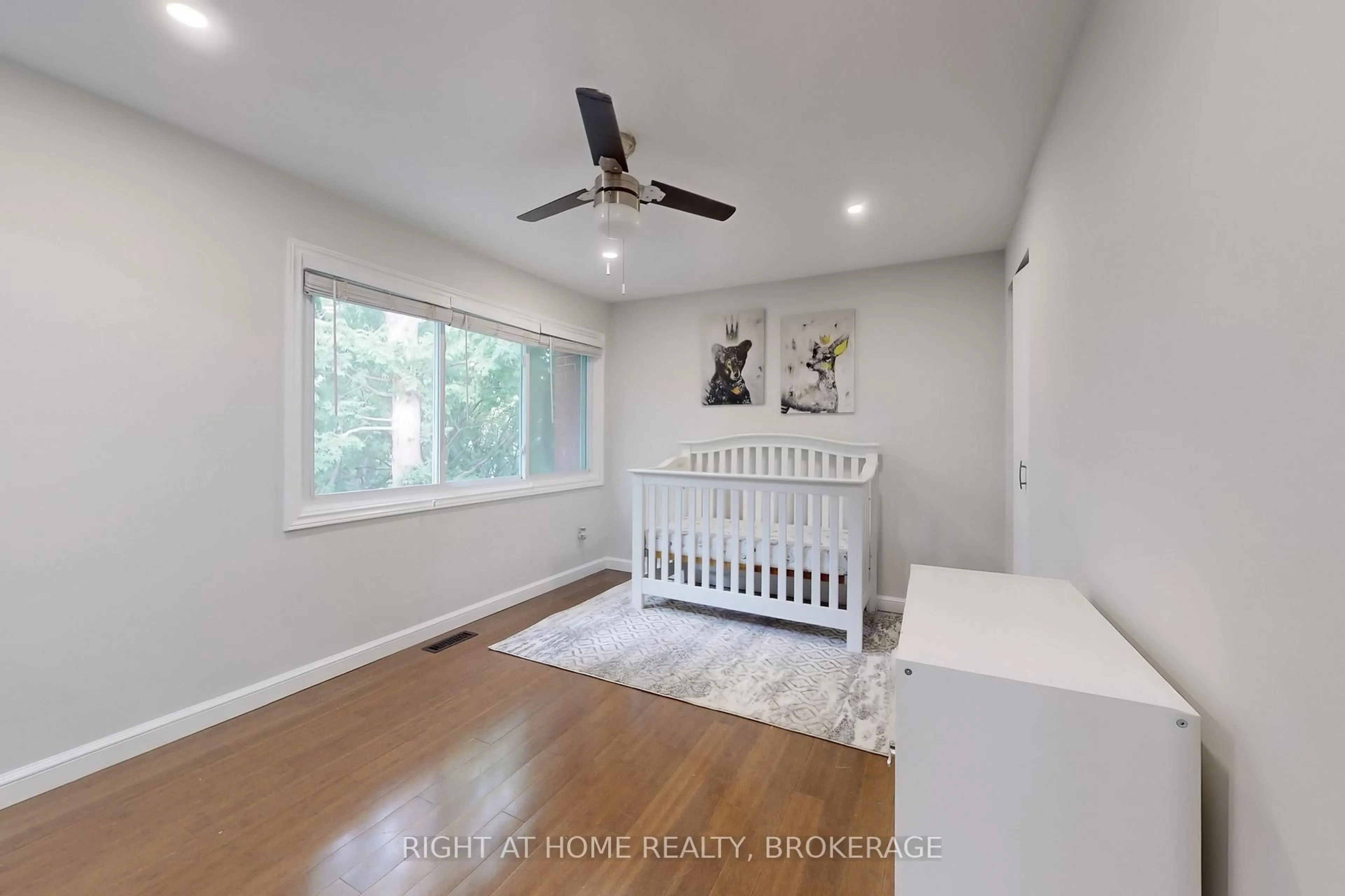 A pic of a room for 2373 maryvale Crt, Burlington Ontario L7P 2P1