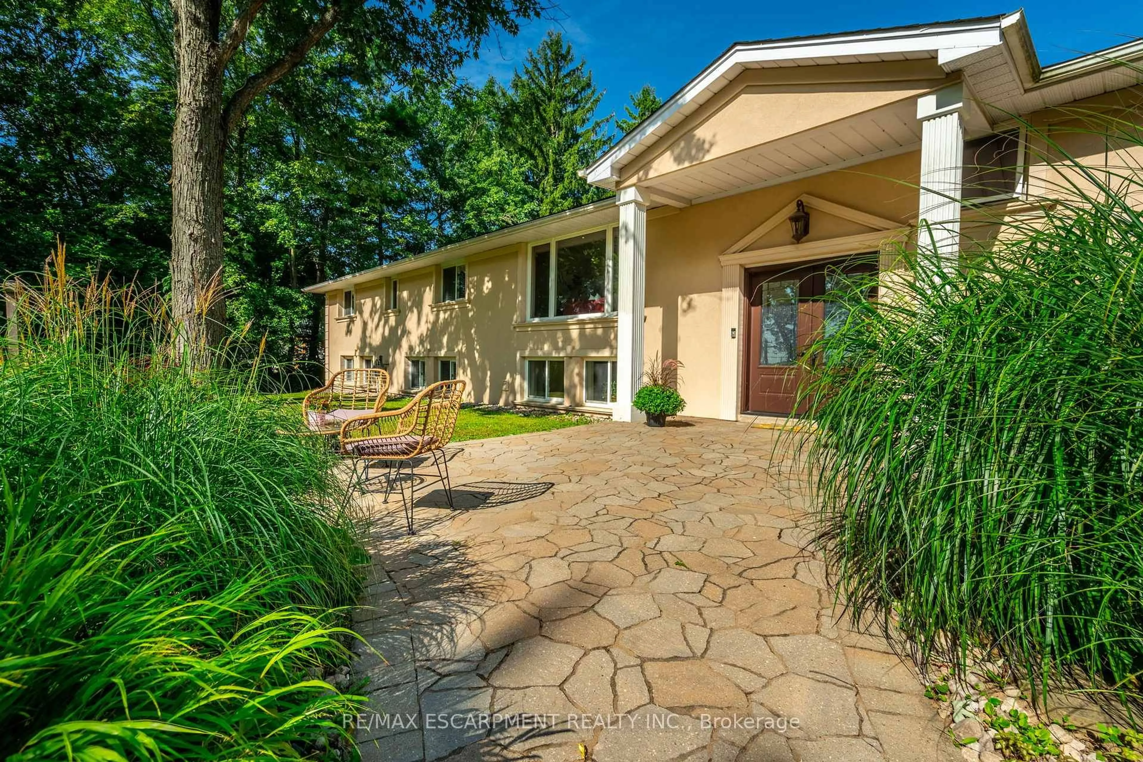 Patio, water/lake/river/ocean view for 2159 Britannia Rd, Burlington Ontario L7P 0E8