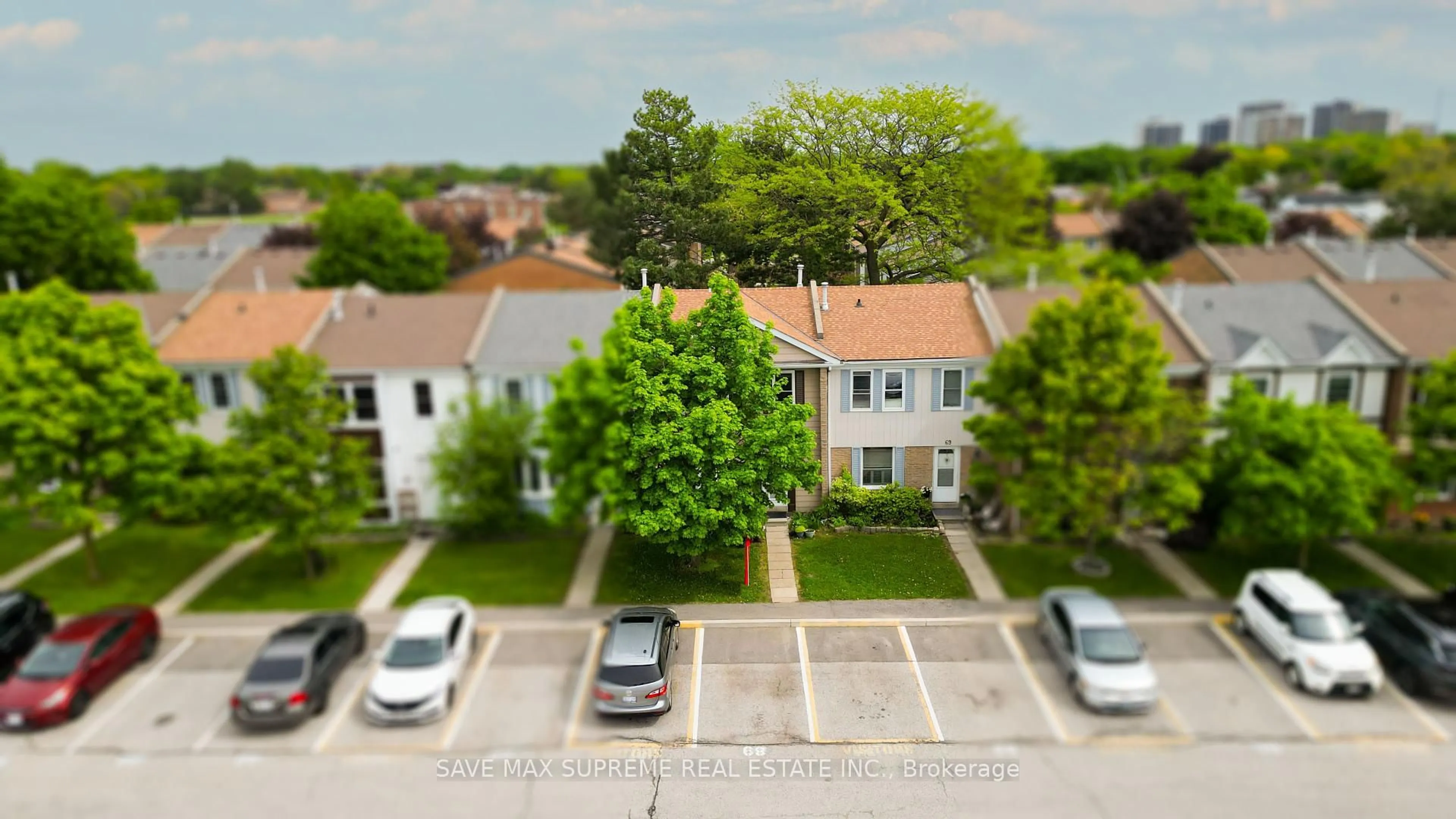 A pic from outside/outdoor area/front of a property/back of a property/a pic from drone, street for 1020 Central Park Dr #68, Brampton Ontario L6S 3J5