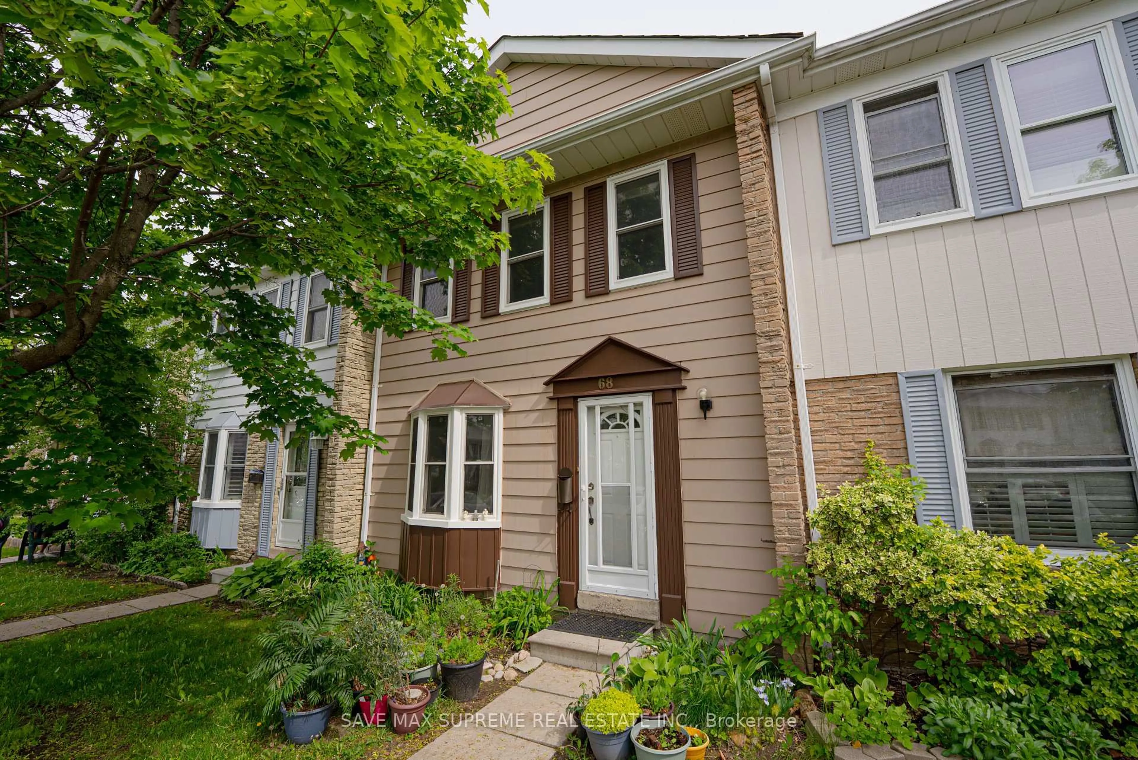 Home with vinyl exterior material, street for 1020 Central Park Dr #68, Brampton Ontario L6S 3J5