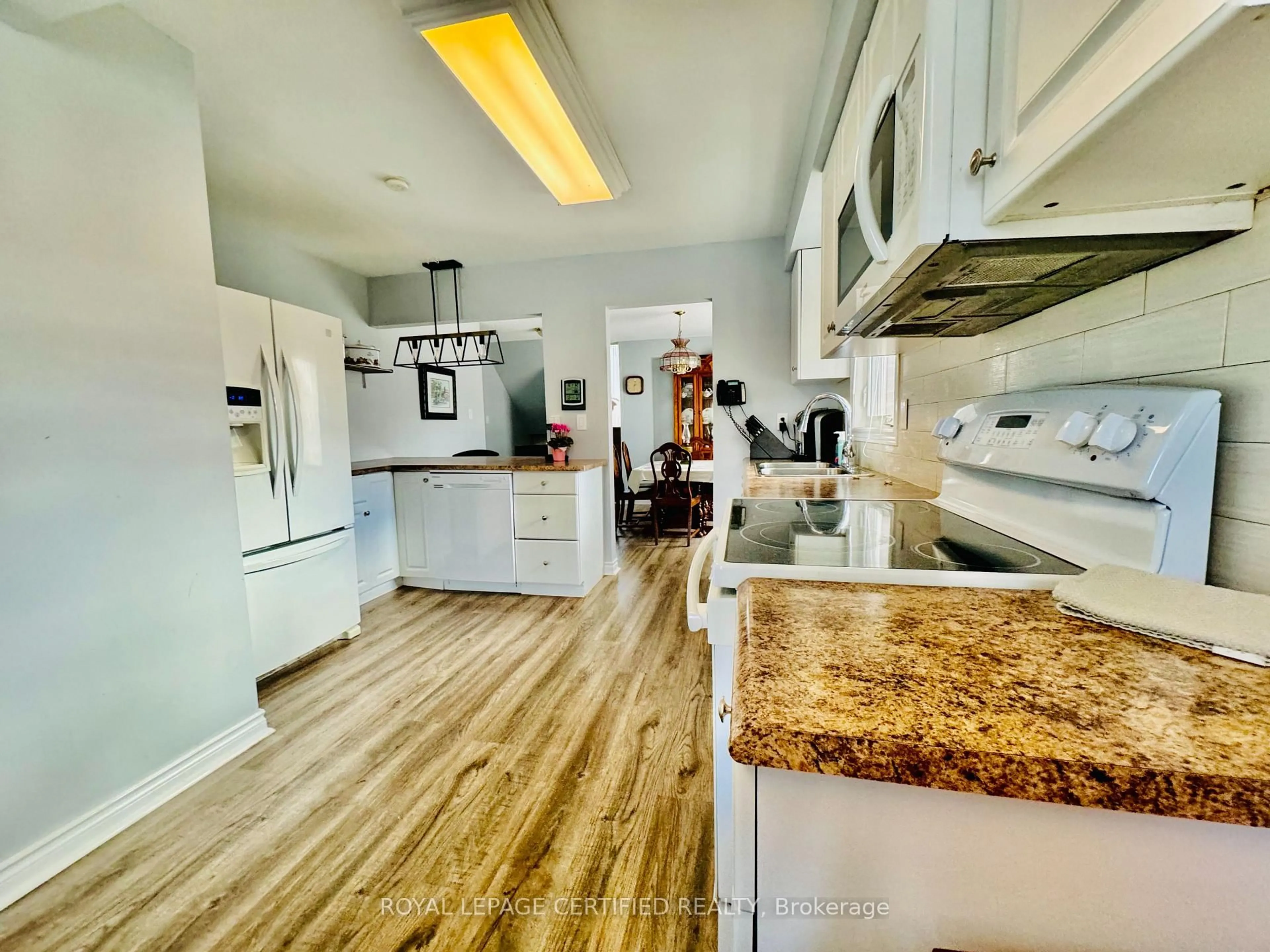 Open concept kitchen, unknown for 41 Winterfold Dr, Brampton Ontario L6V 3S8