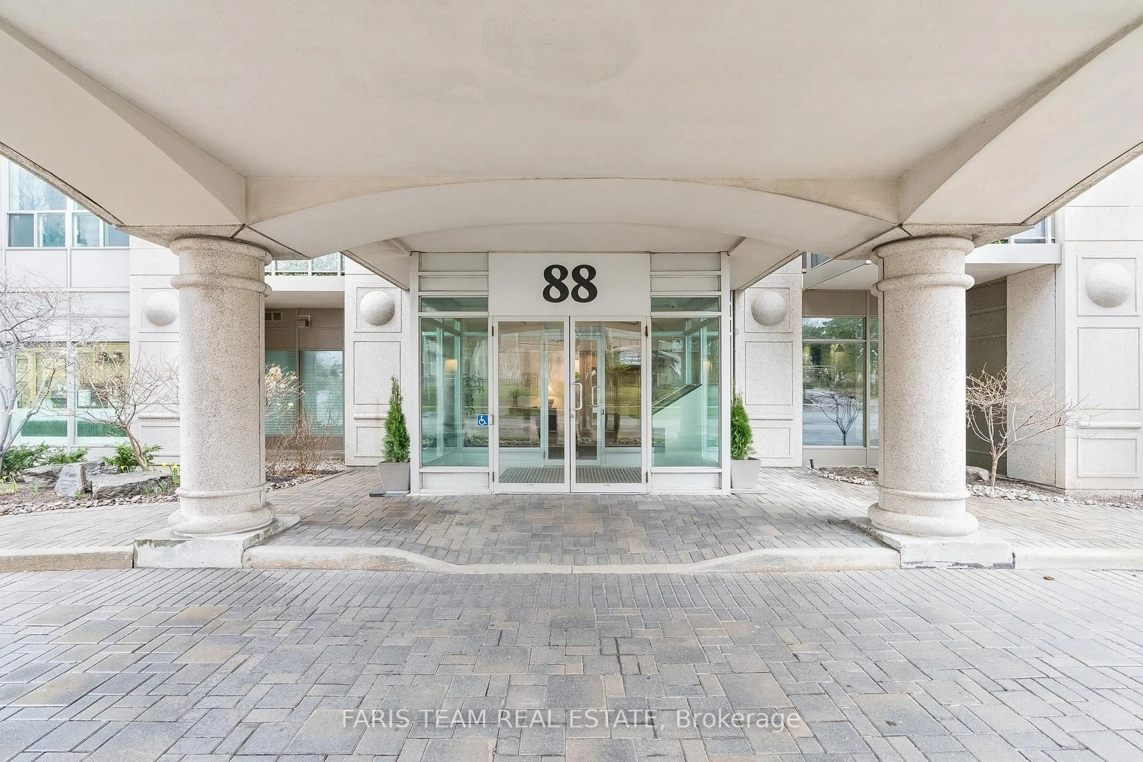 Indoor foyer for 88 Palace Pier Crt #806, Toronto Ontario M8V 4C2