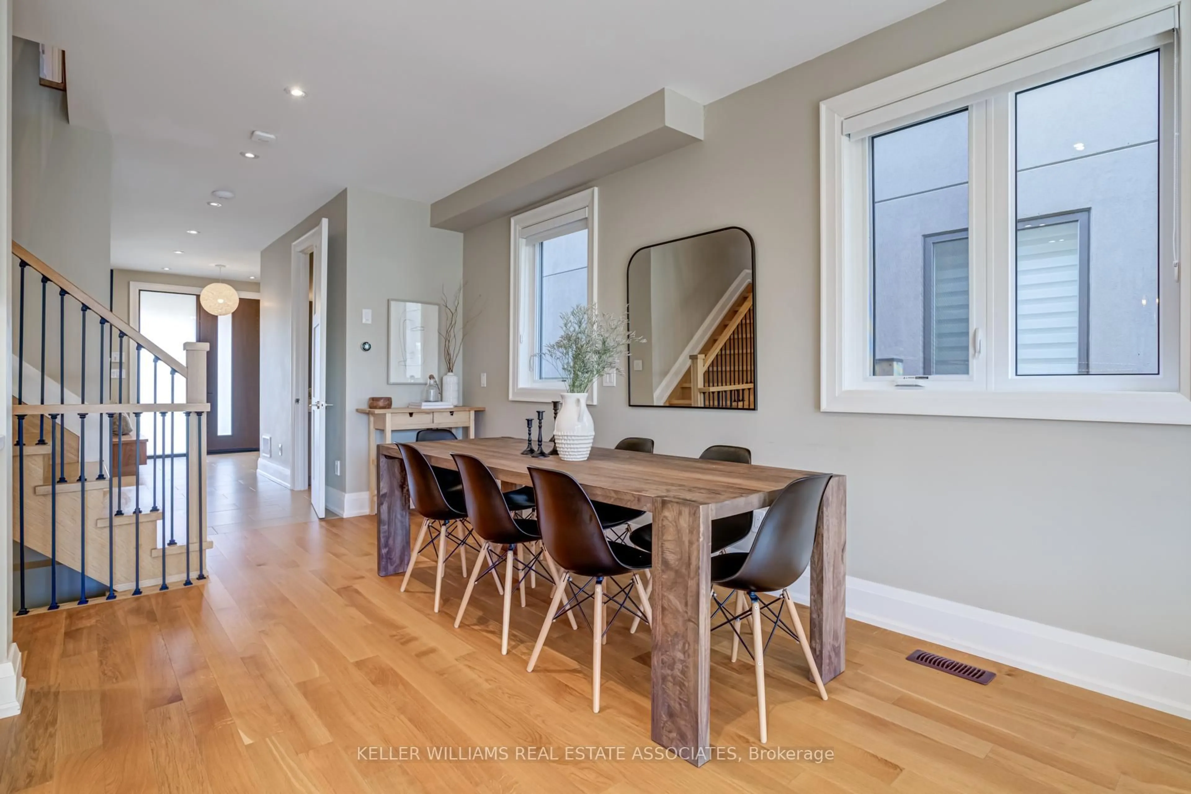 Dining room, wood/laminate floor for 1088 Gardner Ave, Mississauga Ontario L5E 1B7