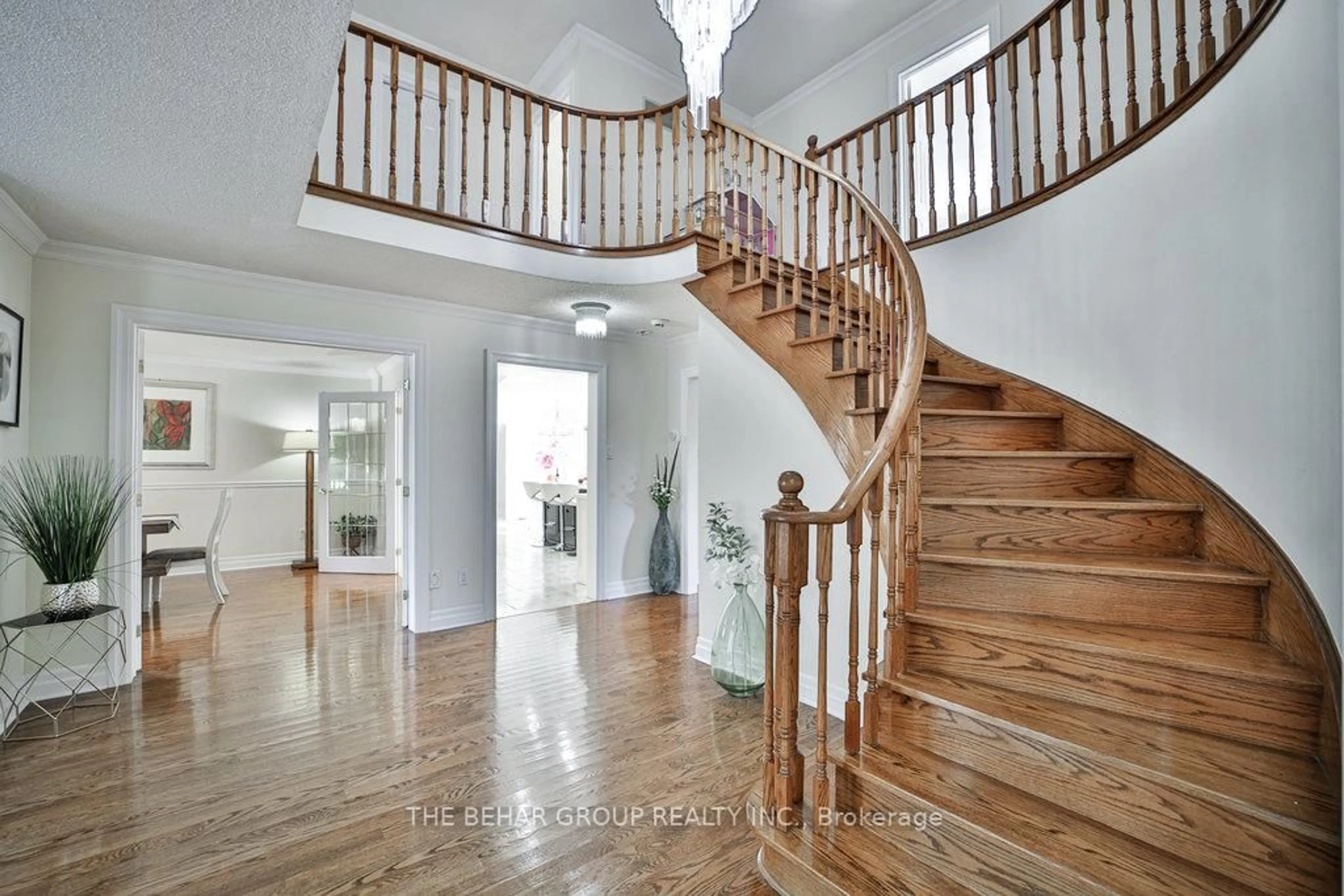 Stairs for 28 Ridelle Crt, Brampton Ontario L6Z 4M2