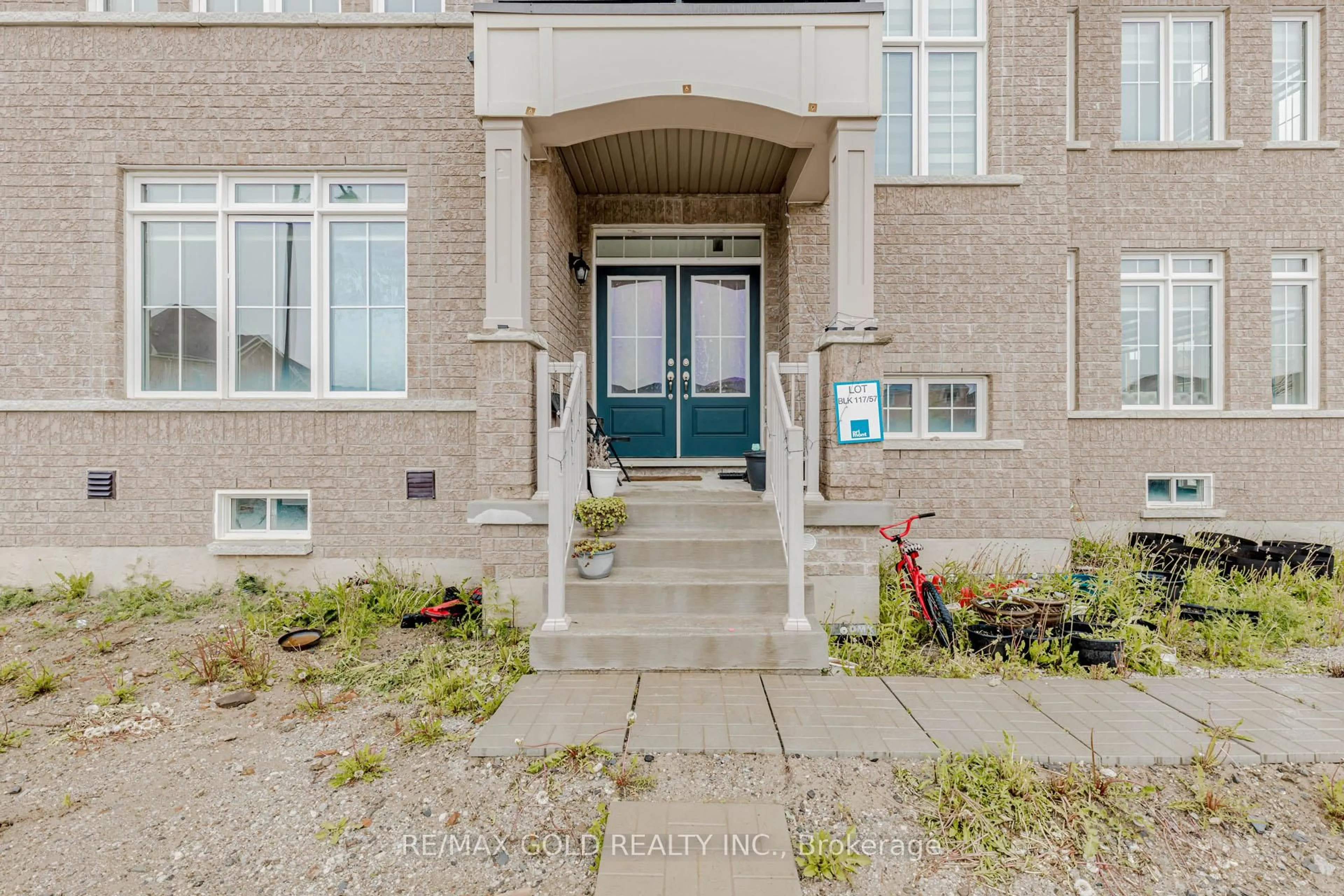 Indoor entryway for 7 Portman St, Caledon Ontario L7C 4G5