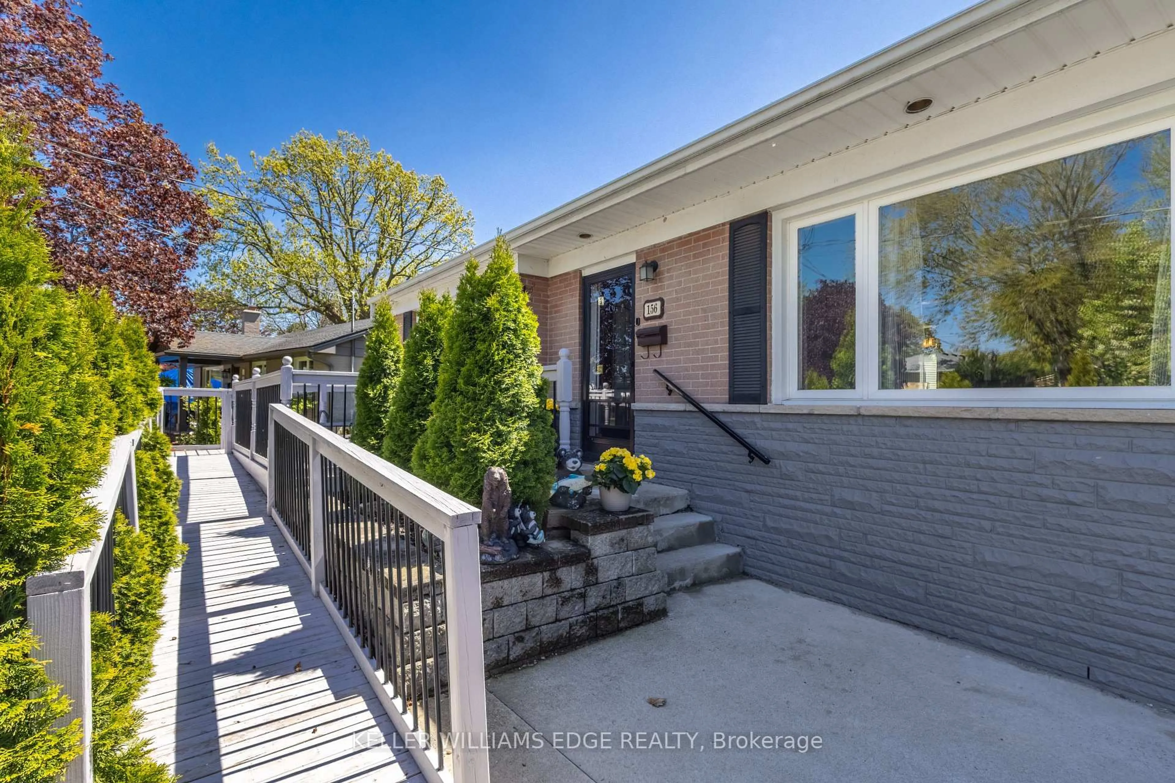 Home with brick exterior material, street for 156 Hammersmith Crt, Burlington Ontario L7L 4N5