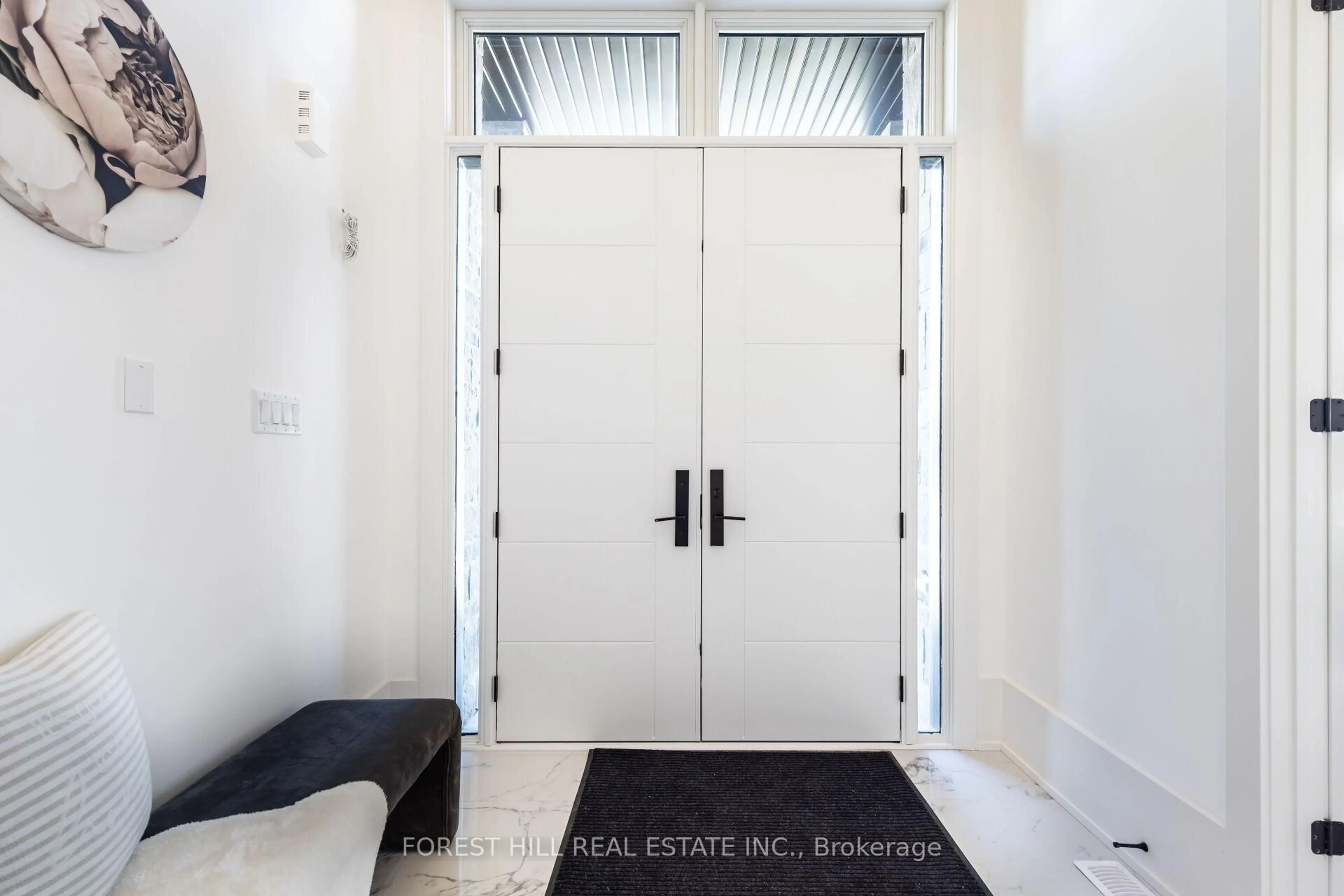 Indoor entryway for 4017 Twine Cres, Mississauga Ontario L4Z 1E8