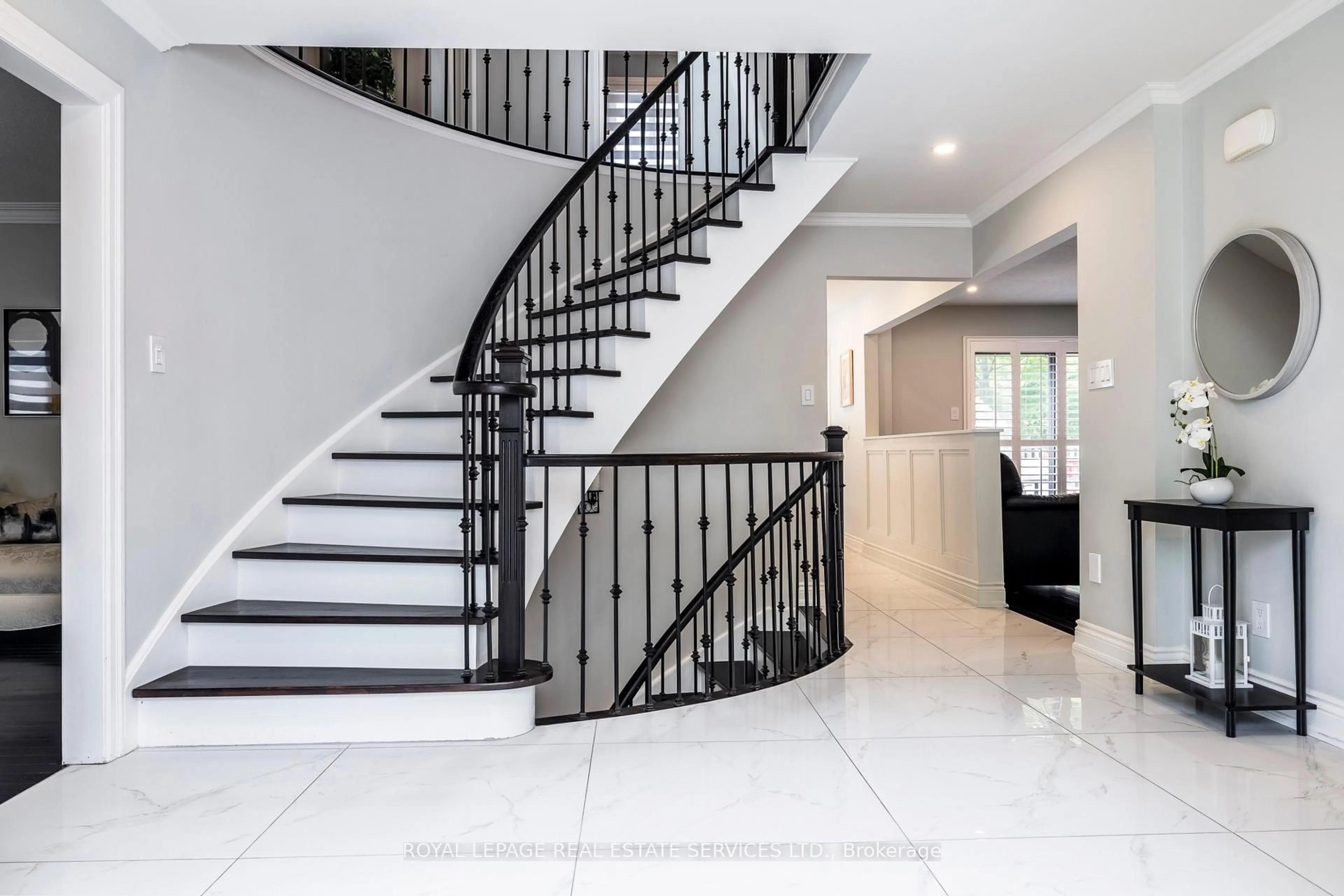 Stairs for 6 Dawnridge Tr, Brampton Ontario L6Z 2A1