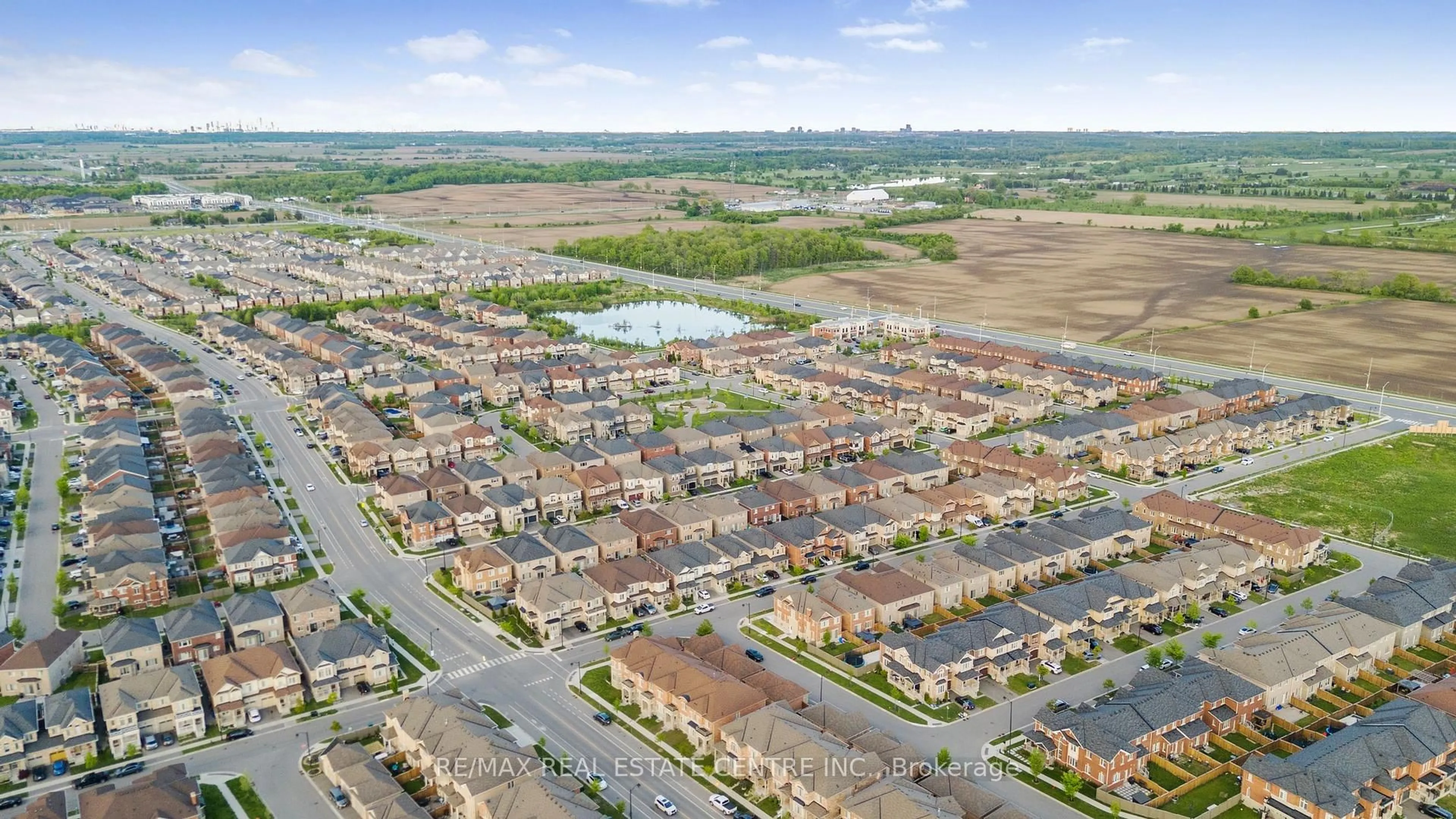 A pic from outside/outdoor area/front of a property/back of a property/a pic from drone, street for 1525 Carr Landing N/A, Milton Ontario L9E 1H2