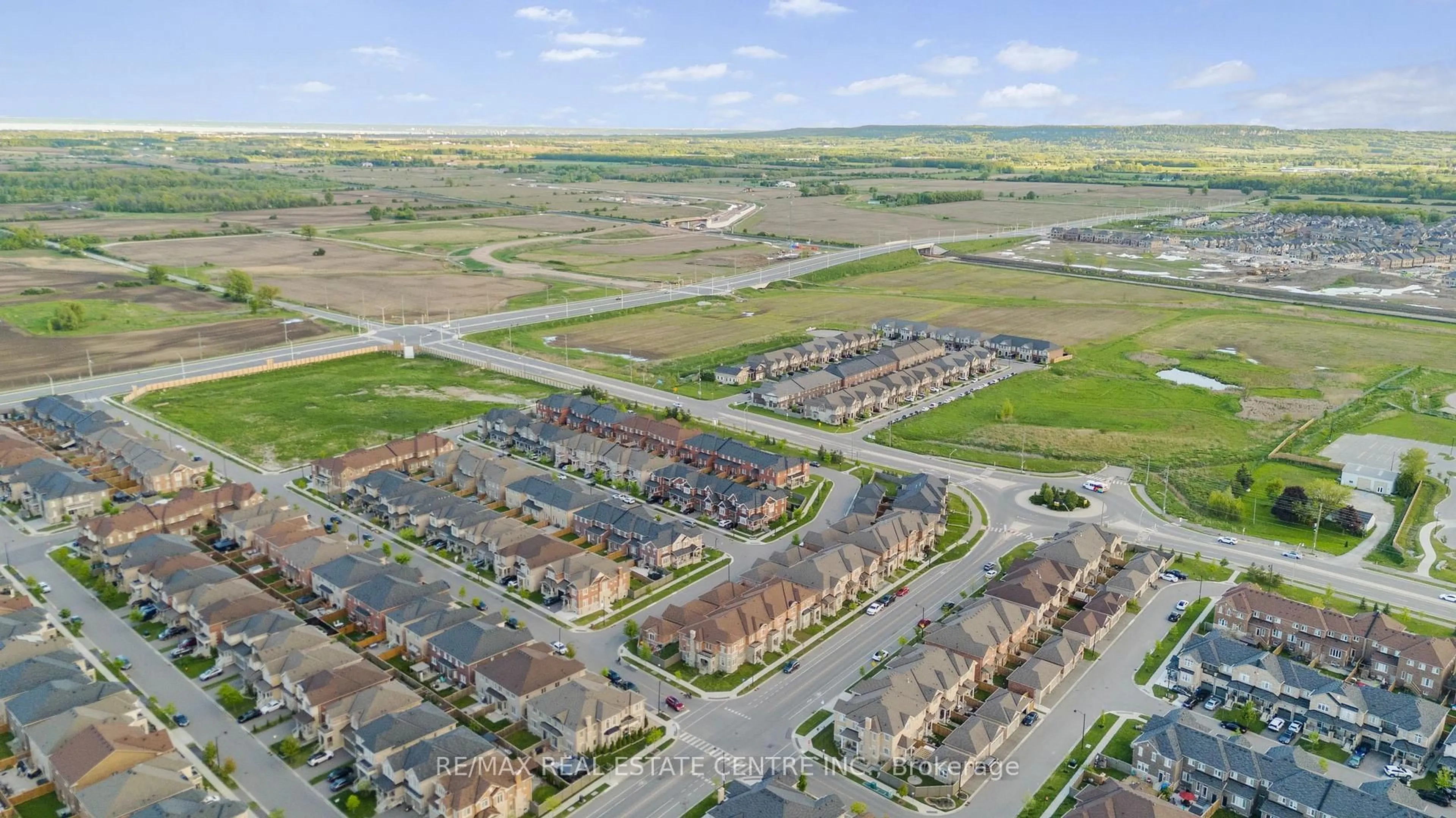 A pic from outside/outdoor area/front of a property/back of a property/a pic from drone, street for 1525 Carr Landing N/A, Milton Ontario L9E 1H2