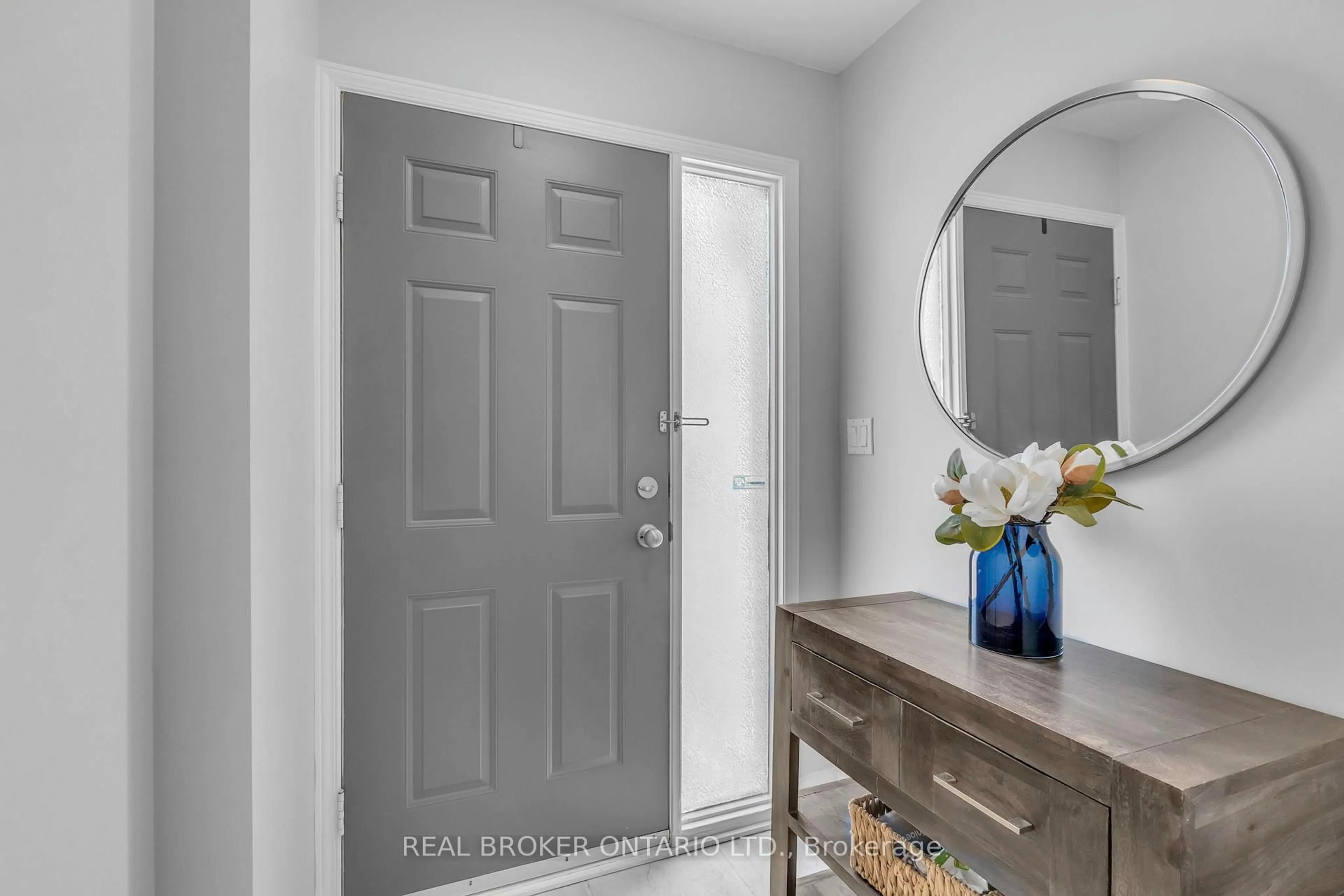 Indoor entryway for 2015 Cleaver Ave #26, Burlington Ontario L7M 4J7