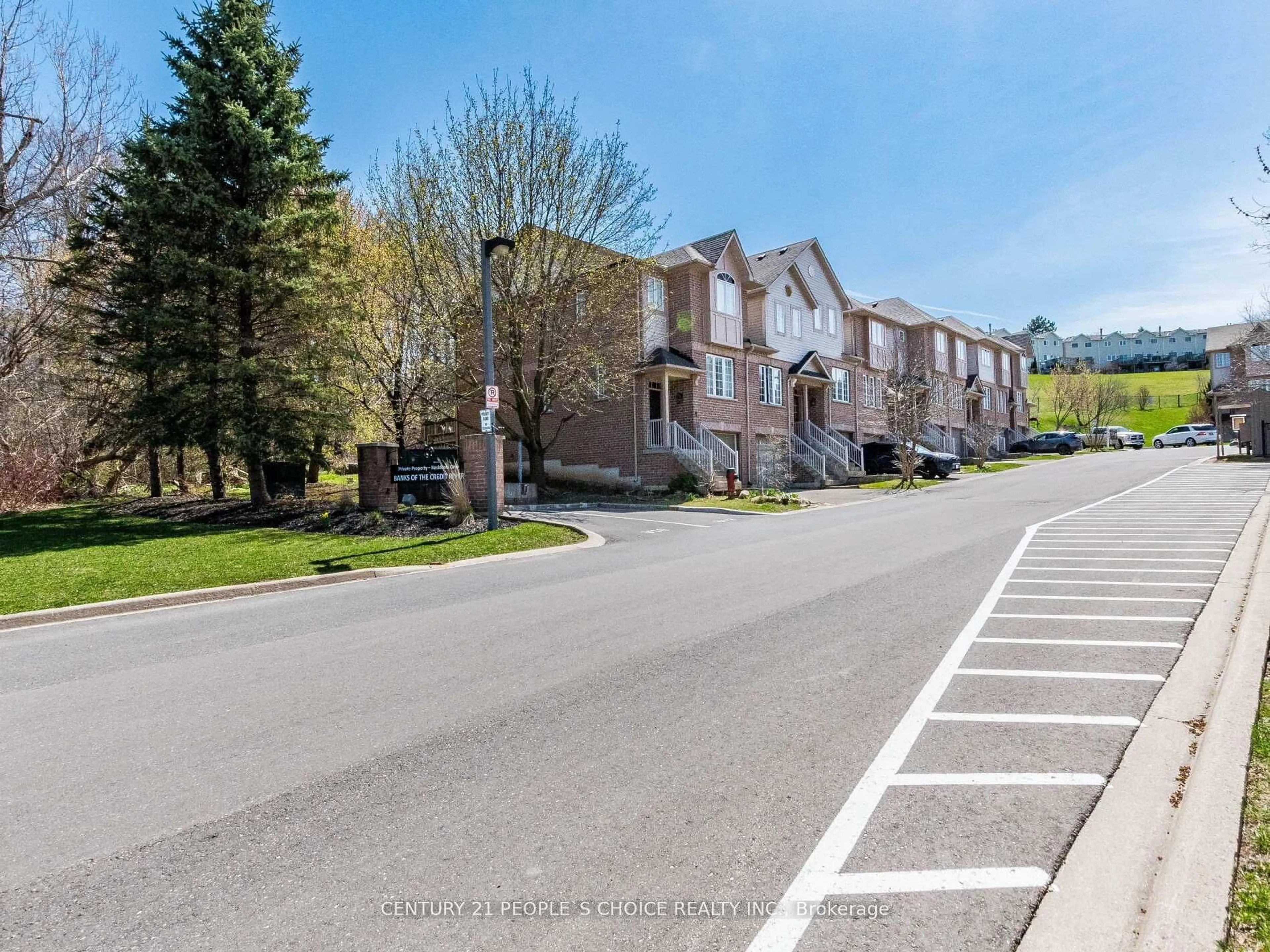 A pic from outside/outdoor area/front of a property/back of a property/a pic from drone, street for 18 Palomino Tr, Halton Hills Ontario L7G 6E9