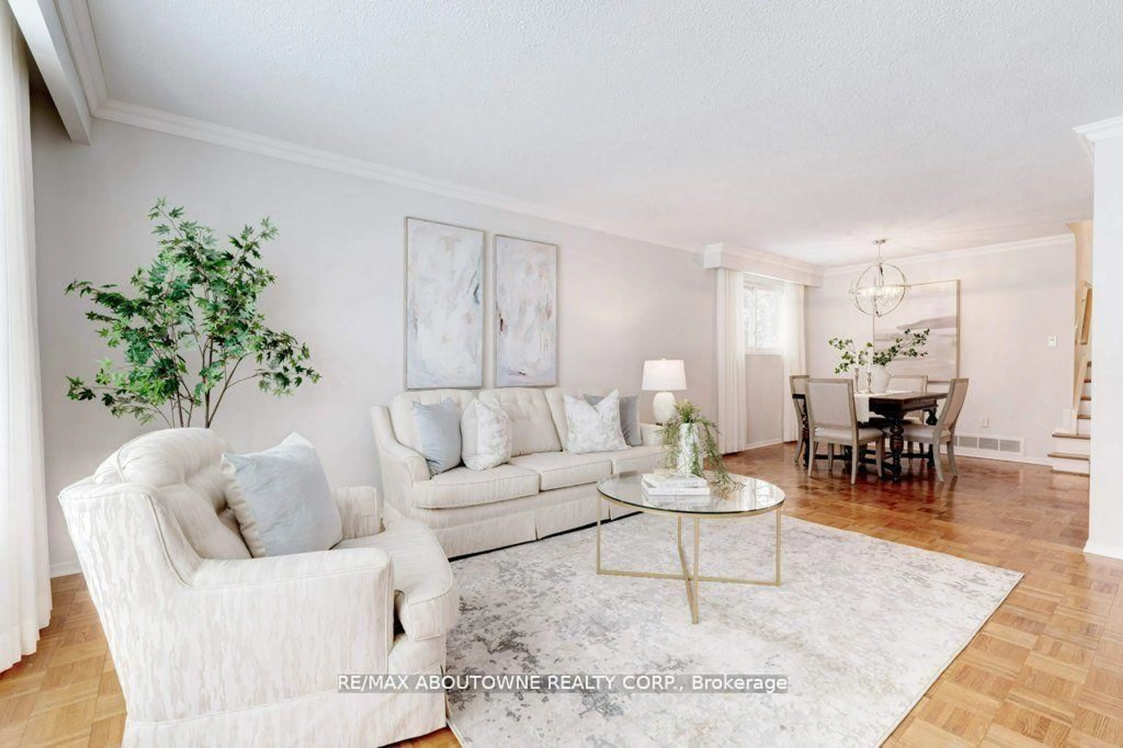 Living room with furniture, unknown for 2334 Wyandotte Dr, Oakville Ontario L6L 2T6