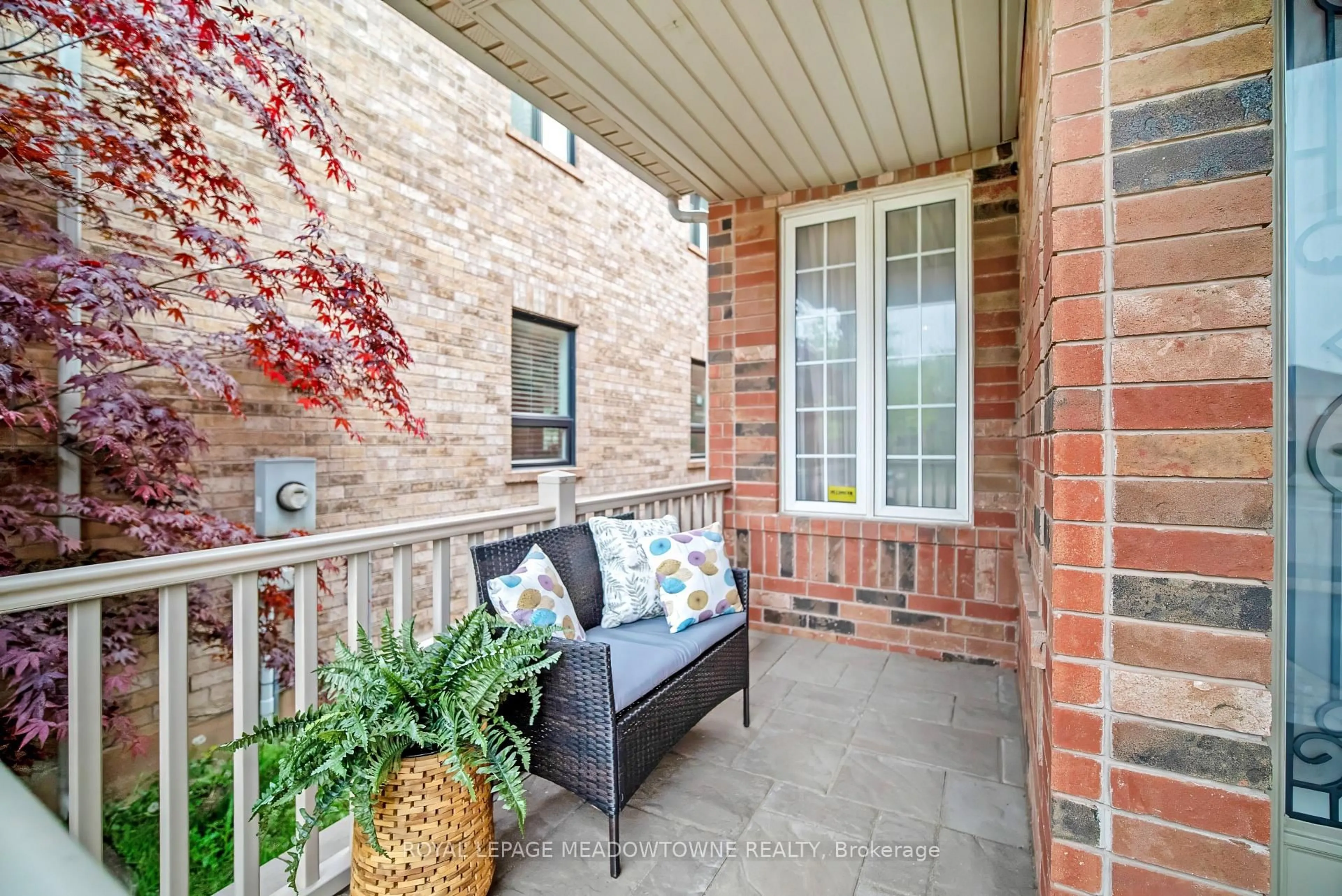 Patio, street for 2120 Pine Glen Rd, Oakville Ontario L6M 5B3