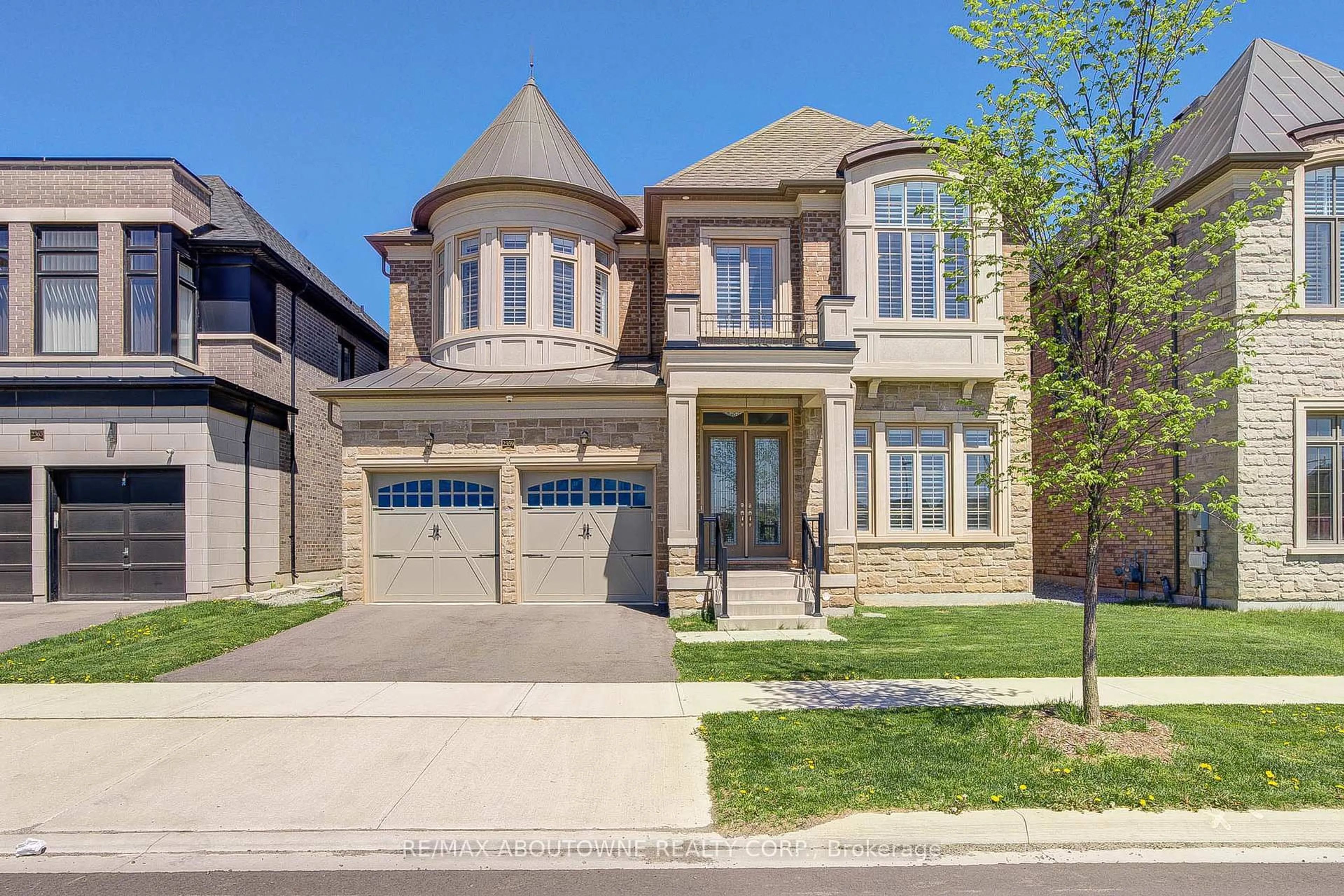 Home with brick exterior material, street for 2359 Saw Whet Blvd, Oakville Ontario L6M 5M8