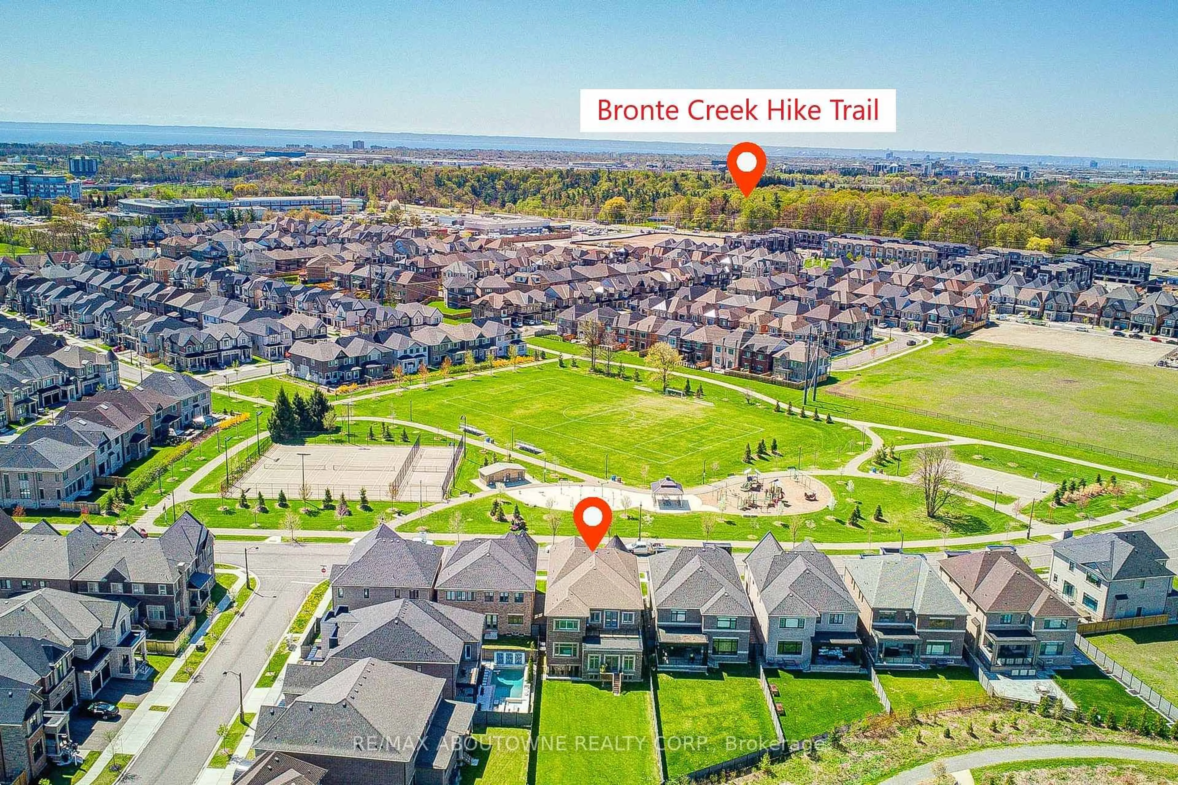 A pic from outside/outdoor area/front of a property/back of a property/a pic from drone, unknown for 2359 Saw Whet Blvd, Oakville Ontario L6M 5M8