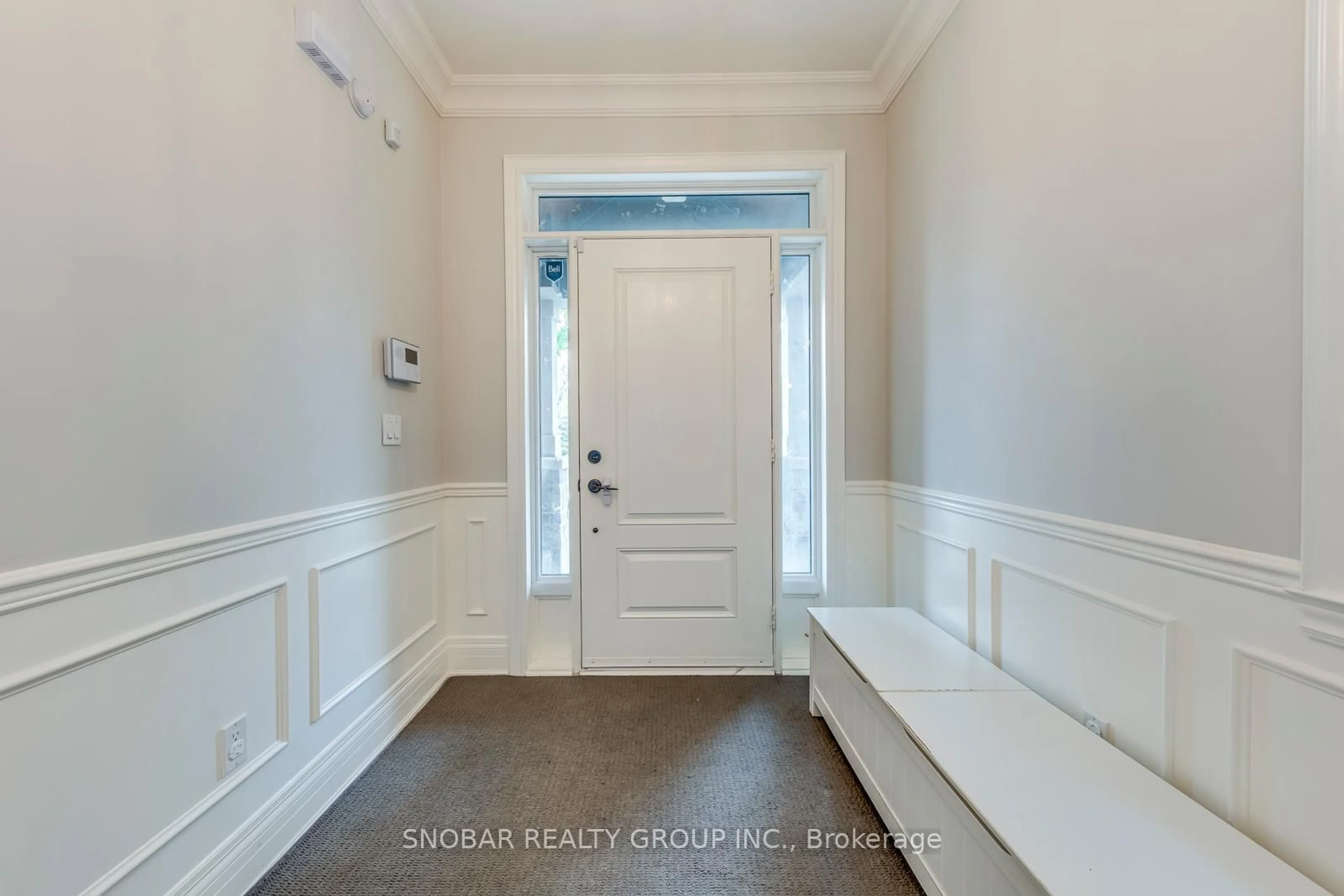 Indoor entryway for 797 Oxford St, Toronto Ontario M8Z 1L5