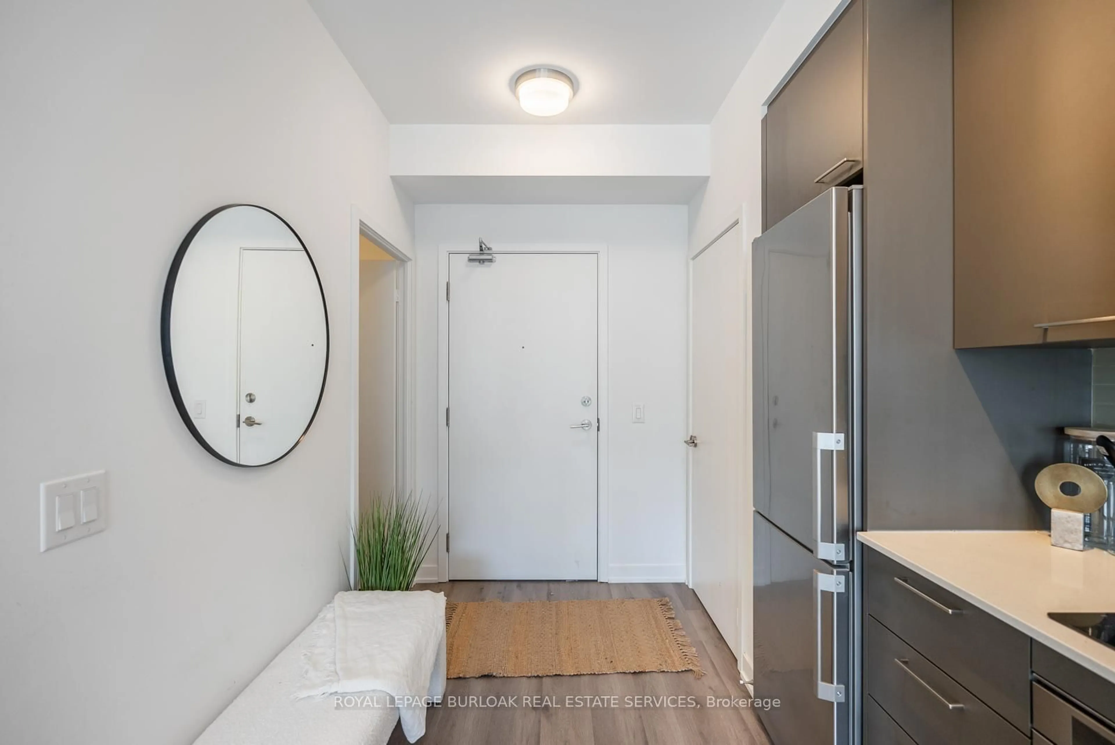 Indoor entryway for 3005 Pine Glen Rd, Oakville Ontario L6M 5P5