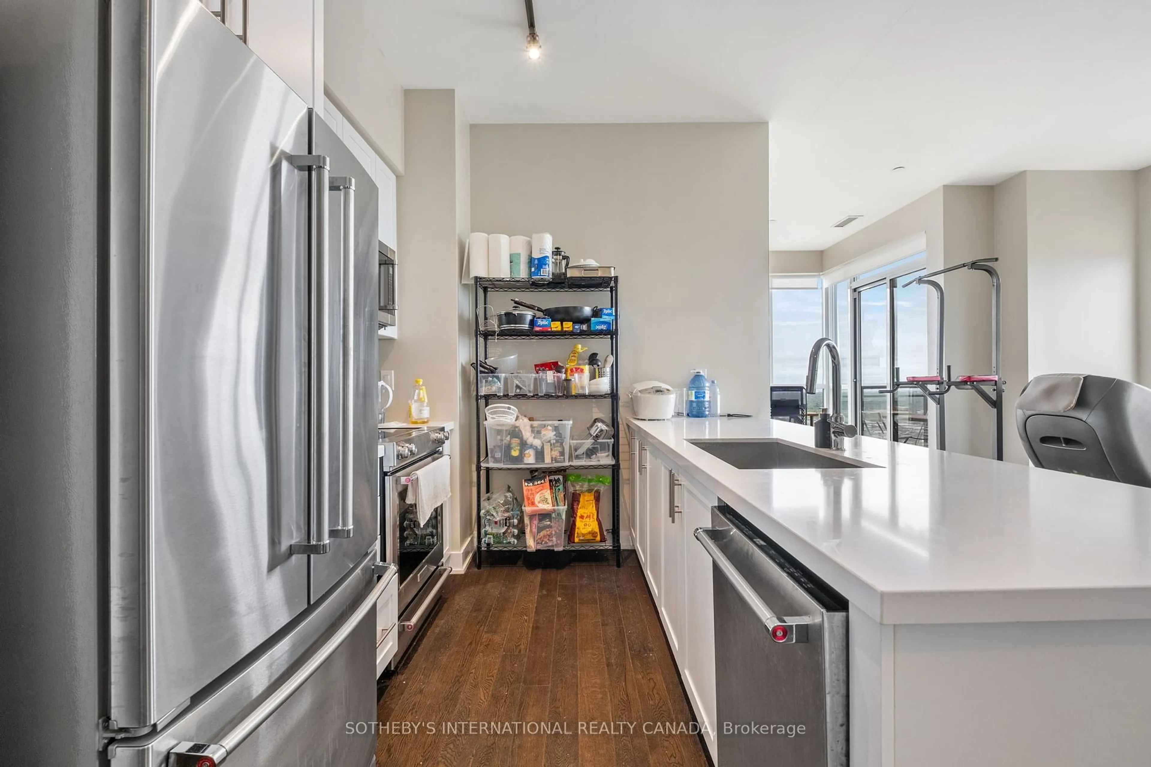 Contemporary kitchen, ceramic/tile floor for 4011 Brickstone Mews #4810 (LPH10), Mississauga Ontario L5B 0J7