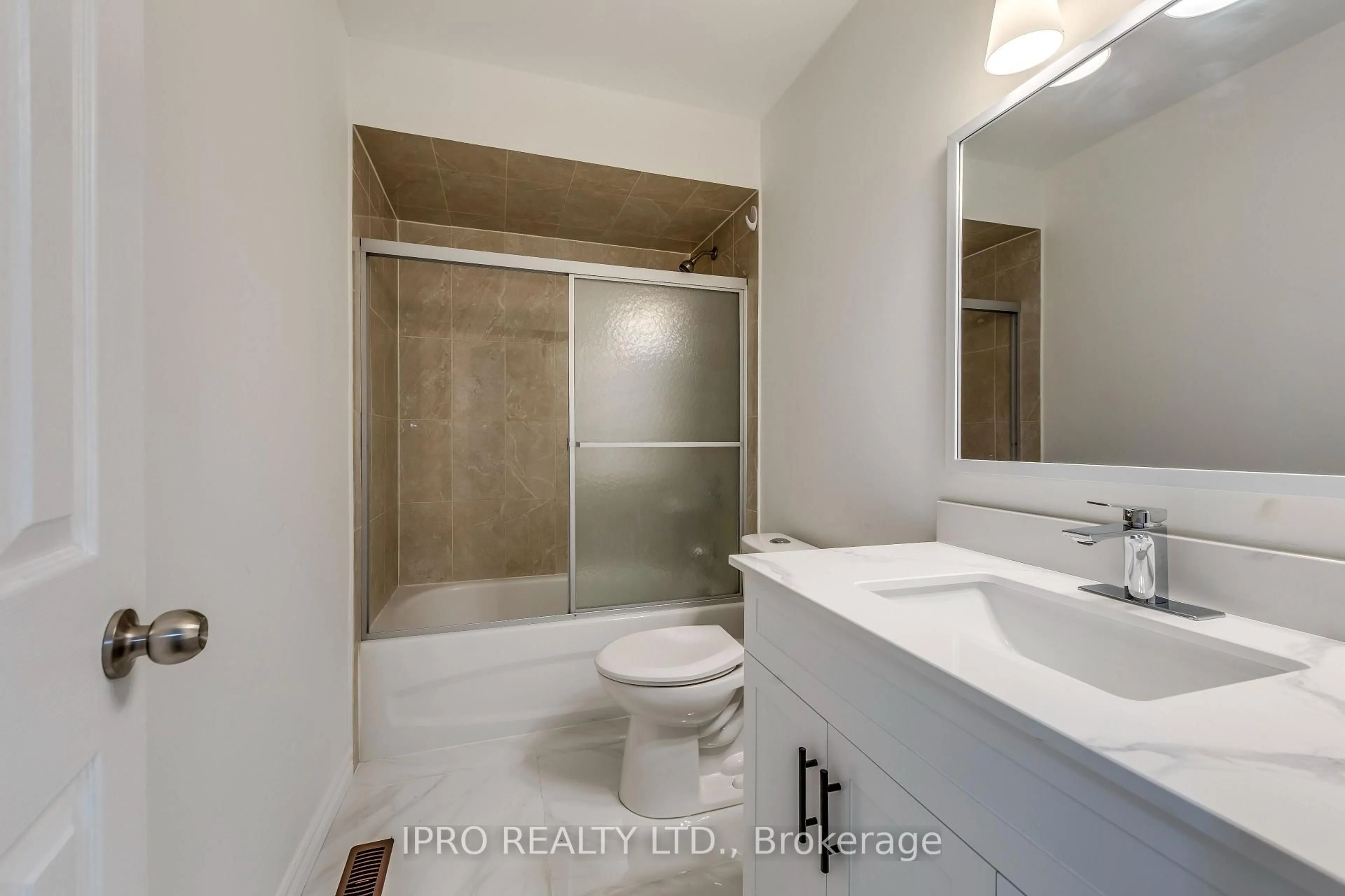 A pic of a room for 10 Cherrytree Dr #25, Brampton Ontario L6Y 5E9