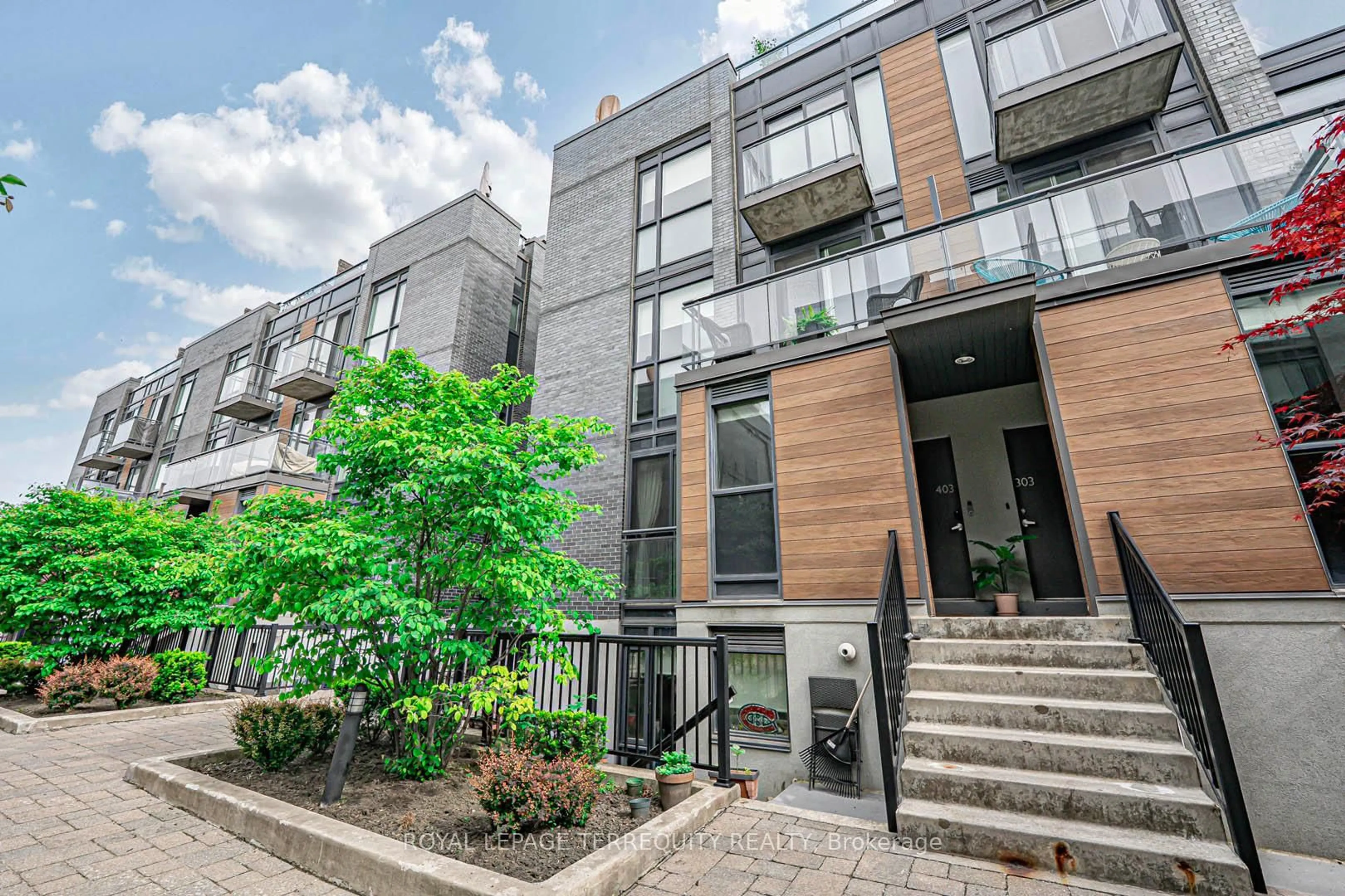Unknown for 15 Sousa Mendes St #402, Toronto Ontario M6P 0A9