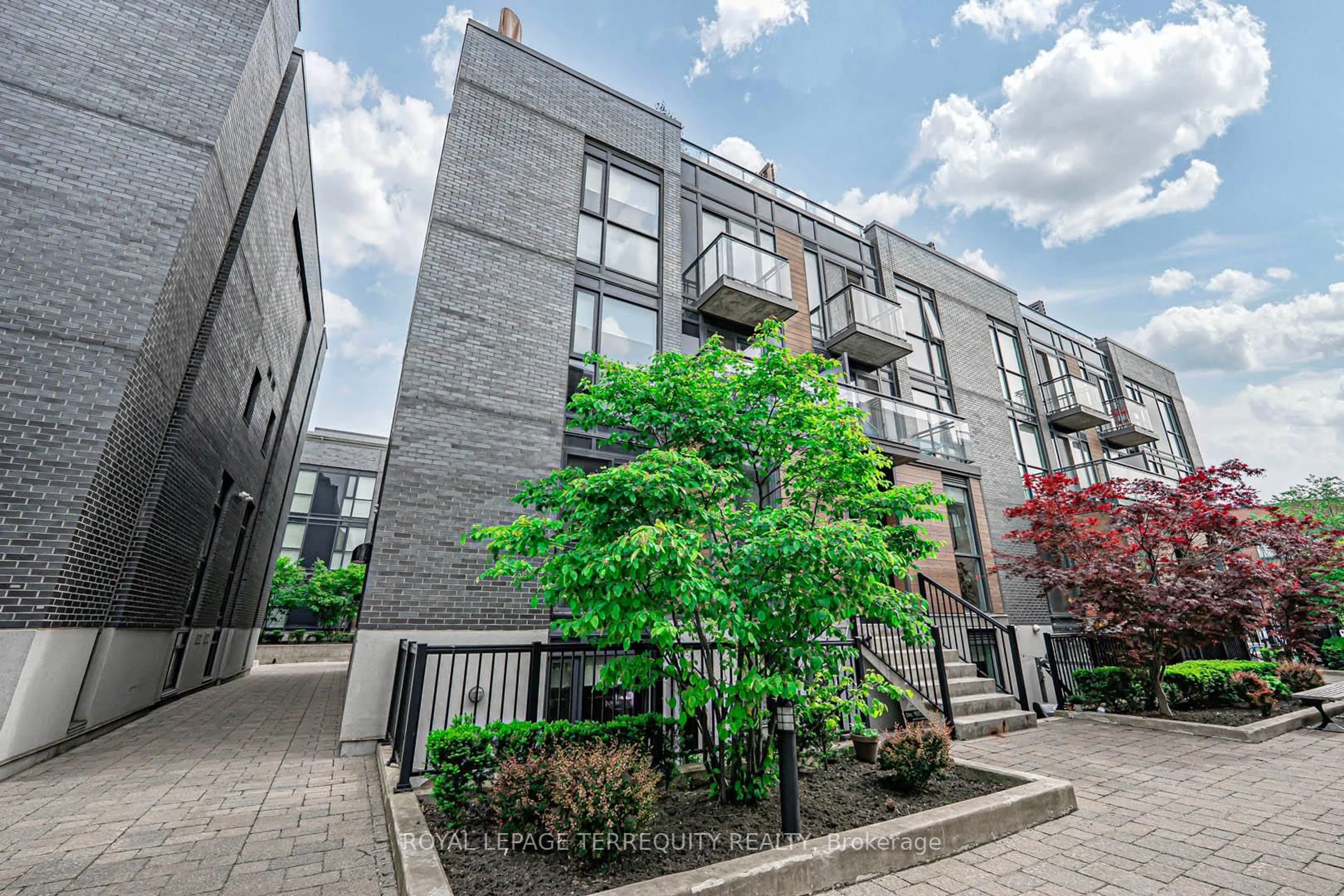 Patio, street for 15 Sousa Mendes St #402, Toronto Ontario M6P 0A9