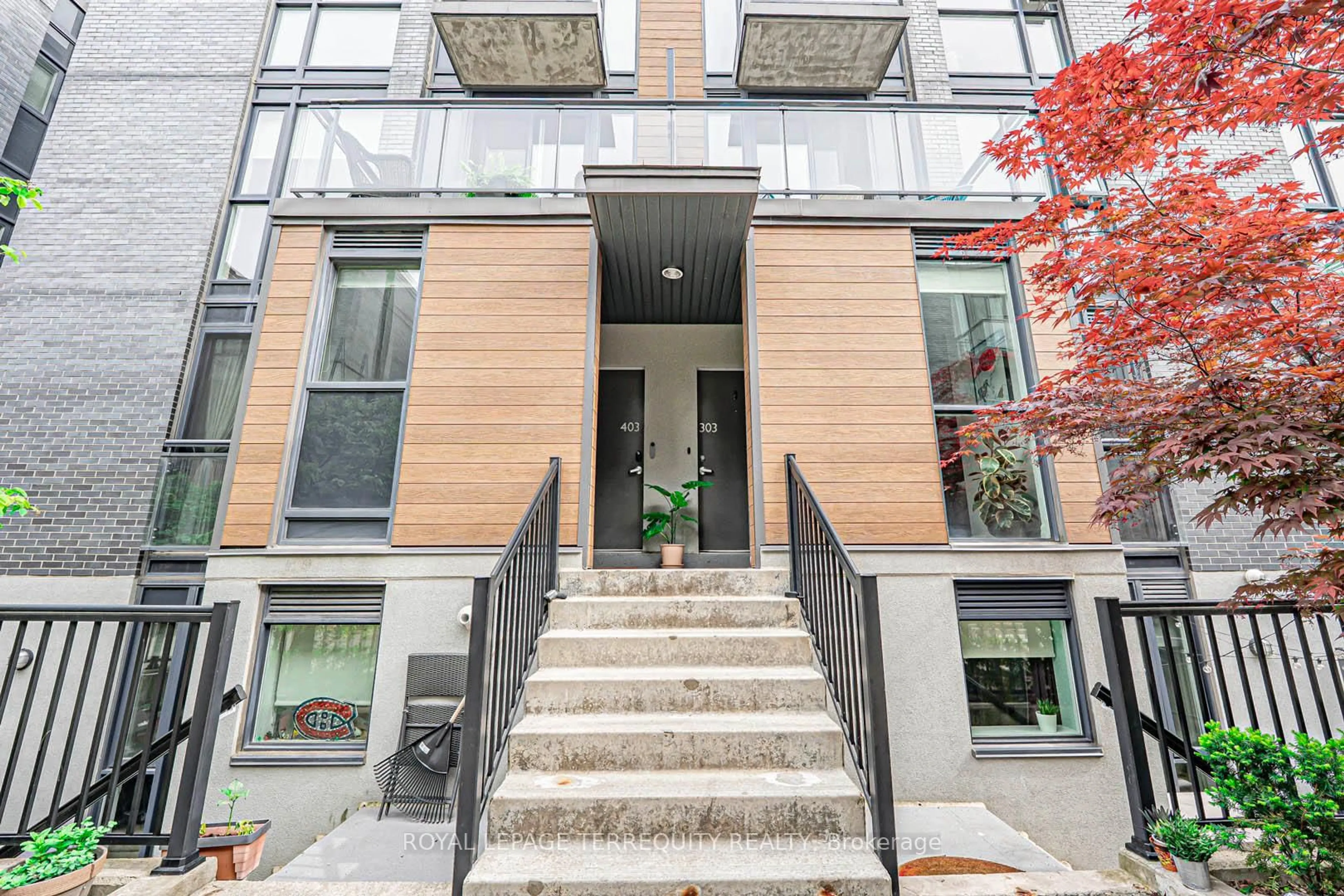 Unknown for 15 Sousa Mendes St #402, Toronto Ontario M6P 0A9