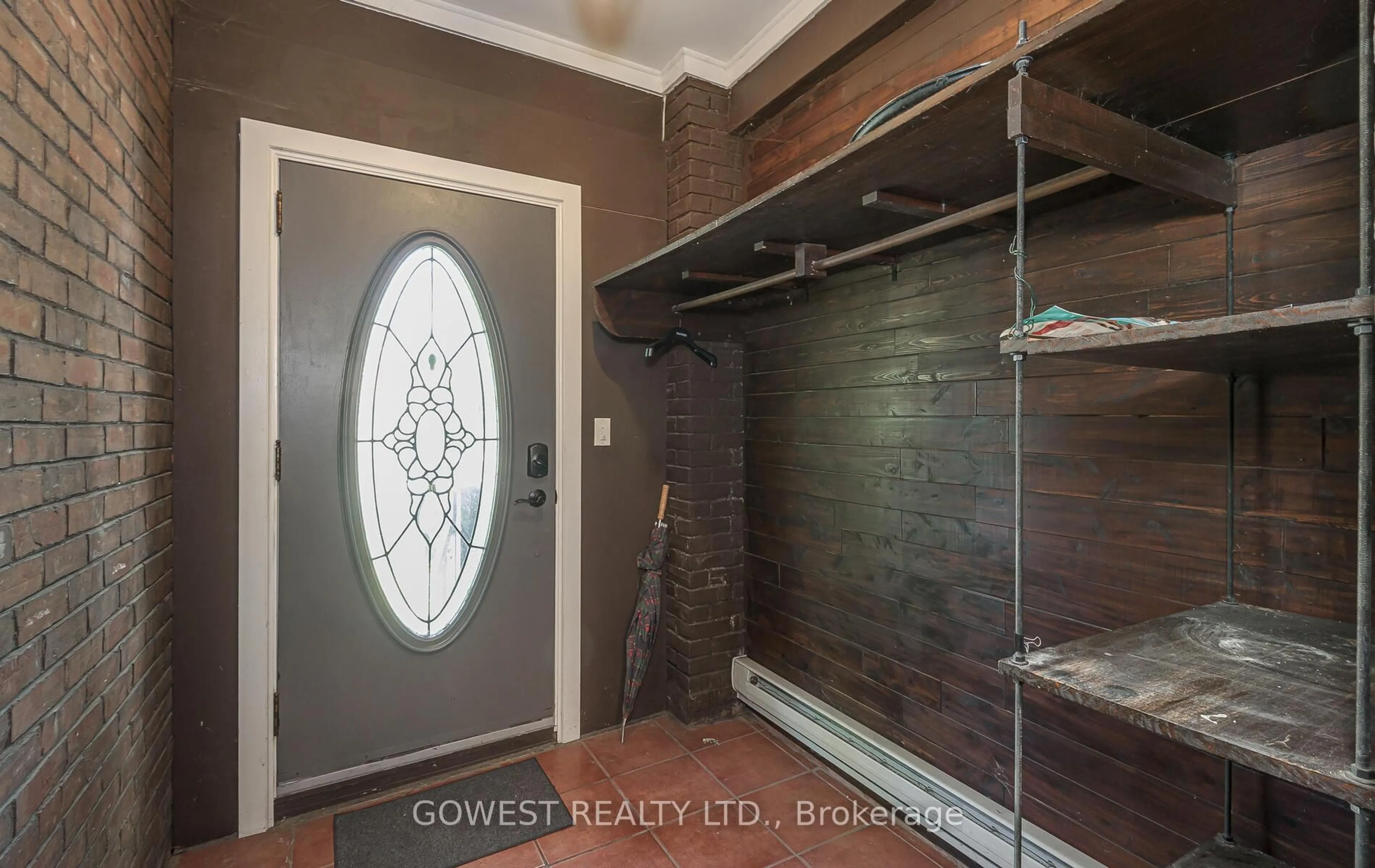 Indoor entryway for 39 Boustead Ave, Toronto Ontario M6R 1Y7