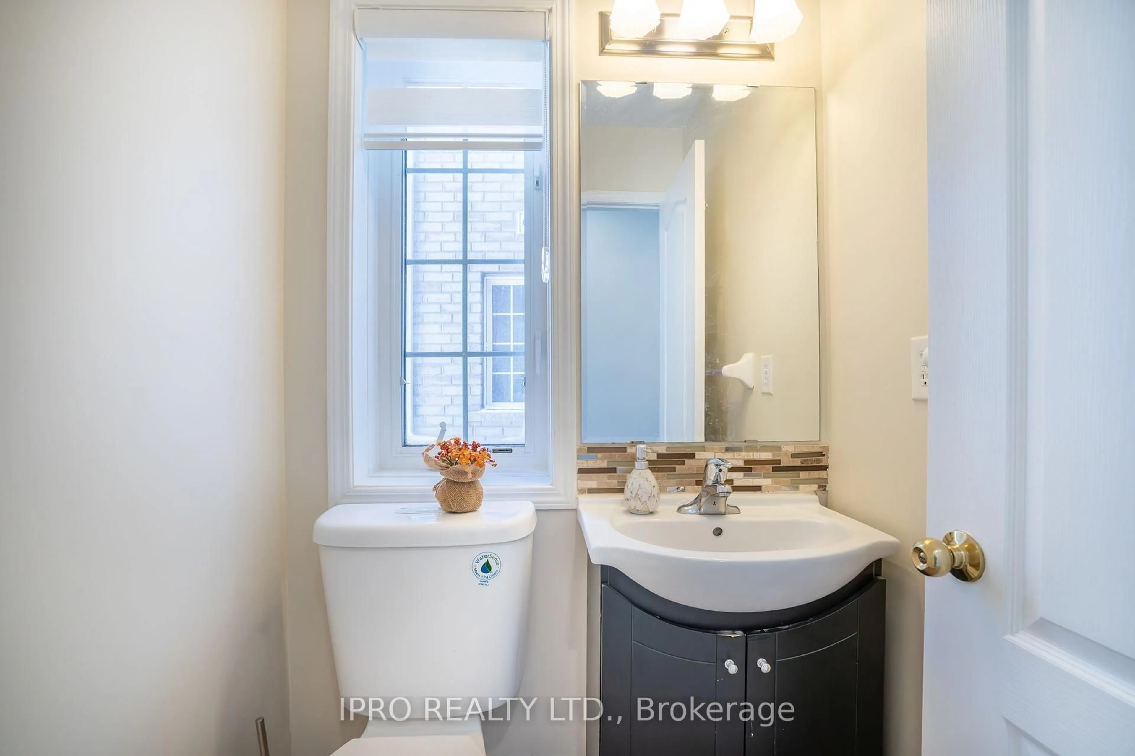 Standard bathroom, ceramic/tile floor for 620 Ferguson Dr #52, Milton Ontario L9T 0M8
