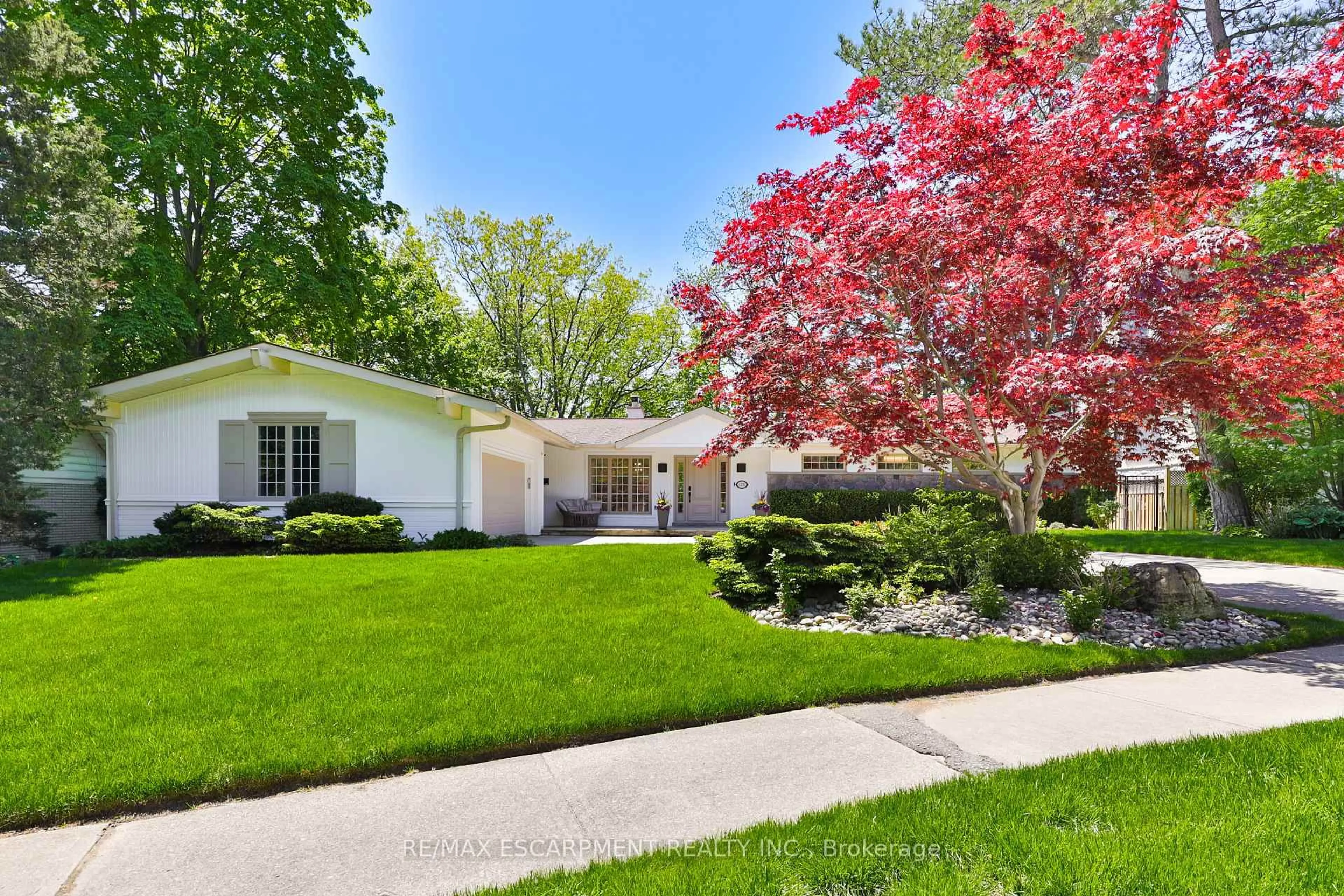 Home with vinyl exterior material, street for 1276 Catchacoma Crt, Mississauga Ontario L5H 2X6