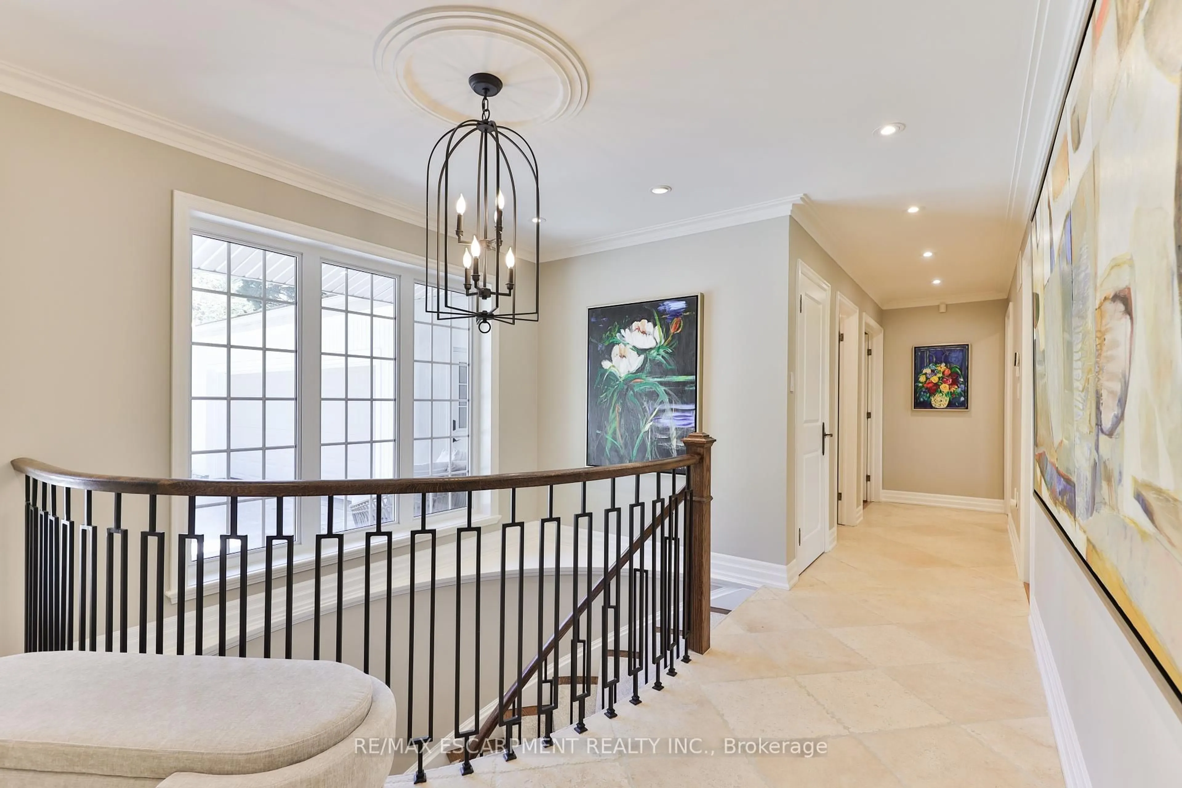 Indoor entryway for 1276 Catchacoma Crt, Mississauga Ontario L5H 2X6