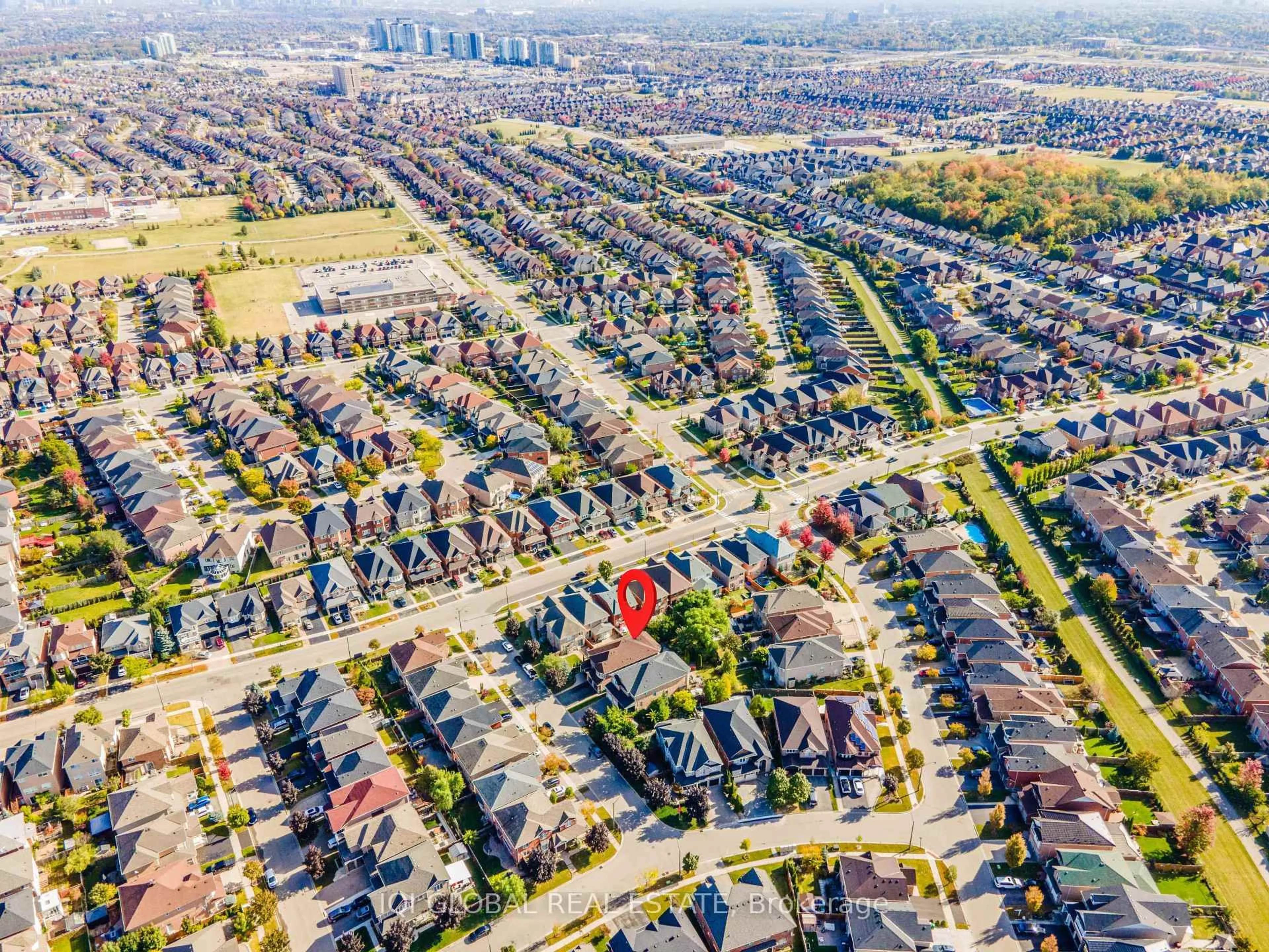 A pic from outside/outdoor area/front of a property/back of a property/a pic from drone, street for 3838 Larisa Grve, Mississauga Ontario L5M 7X9
