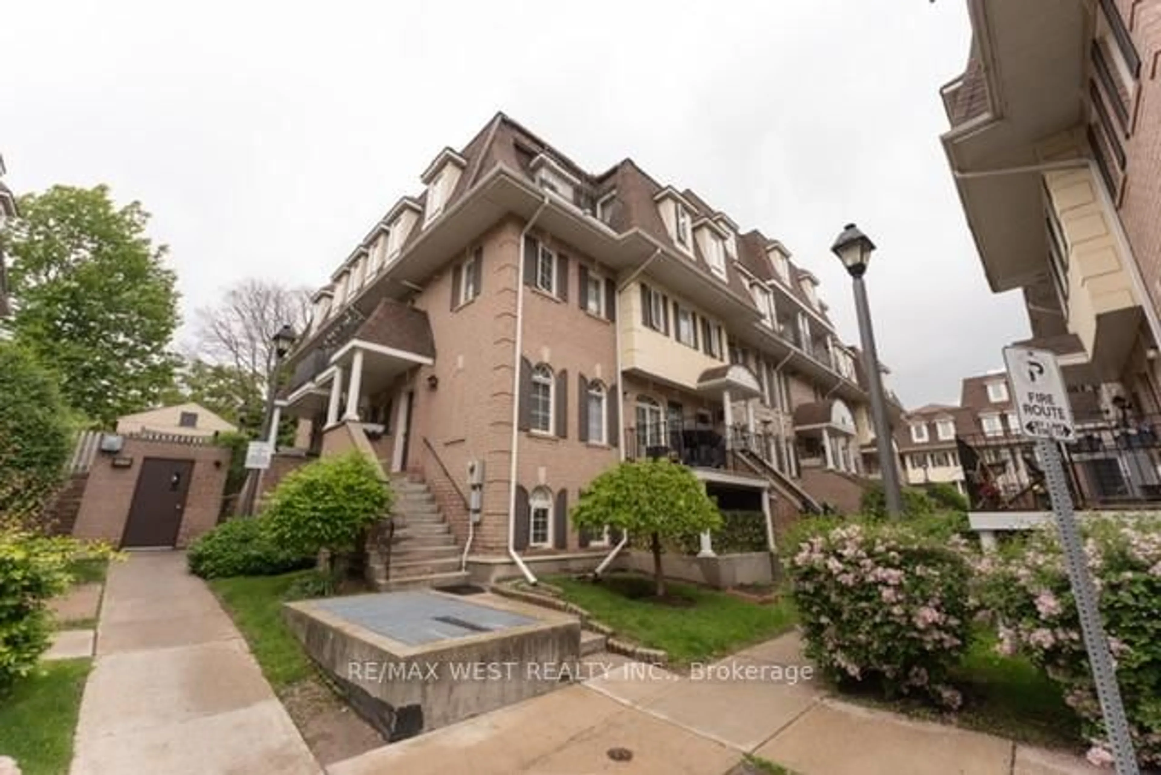 Unknown for 52 Sidney Belsey Cres #104, Toronto Ontario M6M 5J1