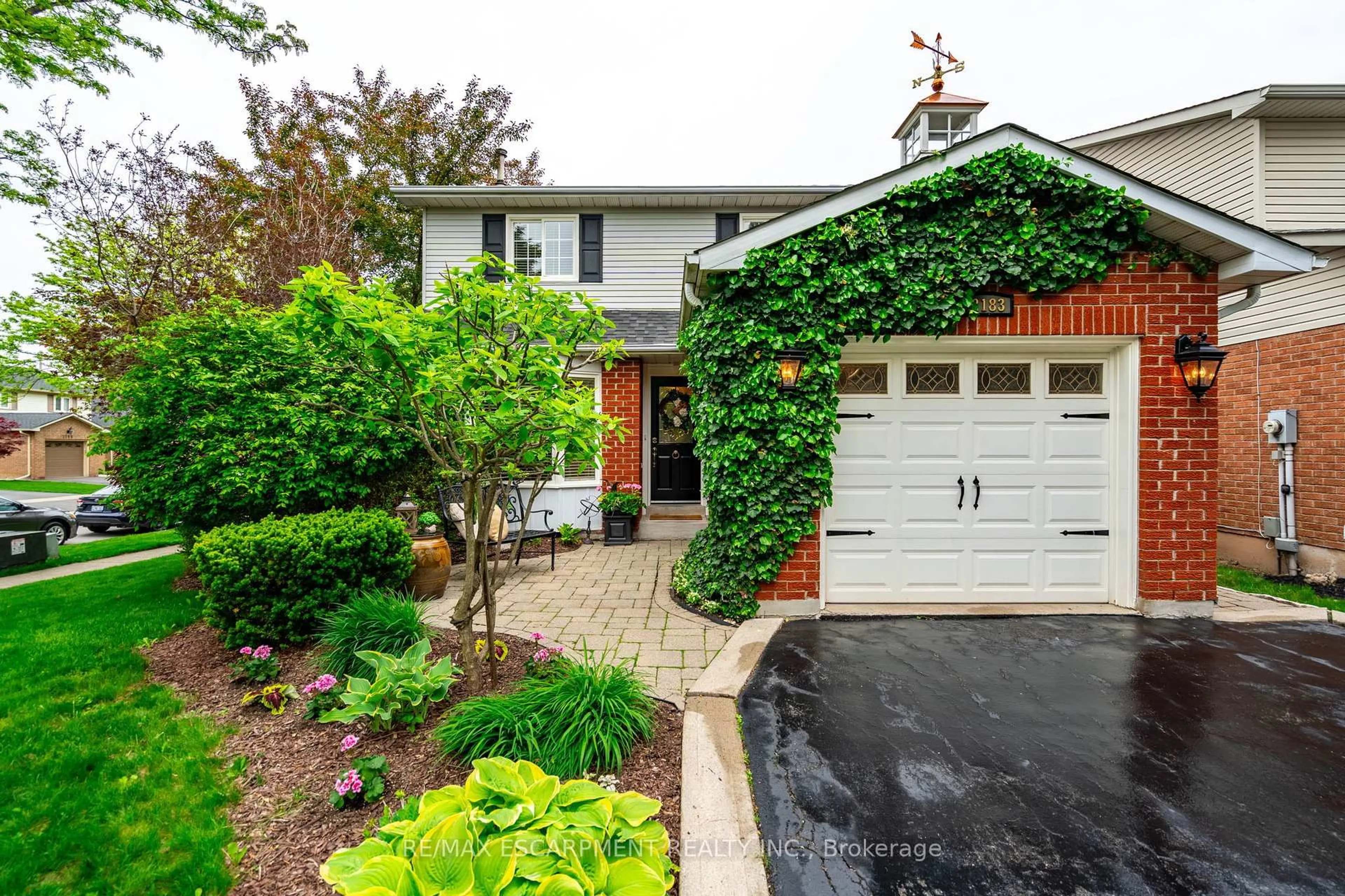 Home with brick exterior material, street for 2183 Hunt Cres, Burlington Ontario L7M 2P8