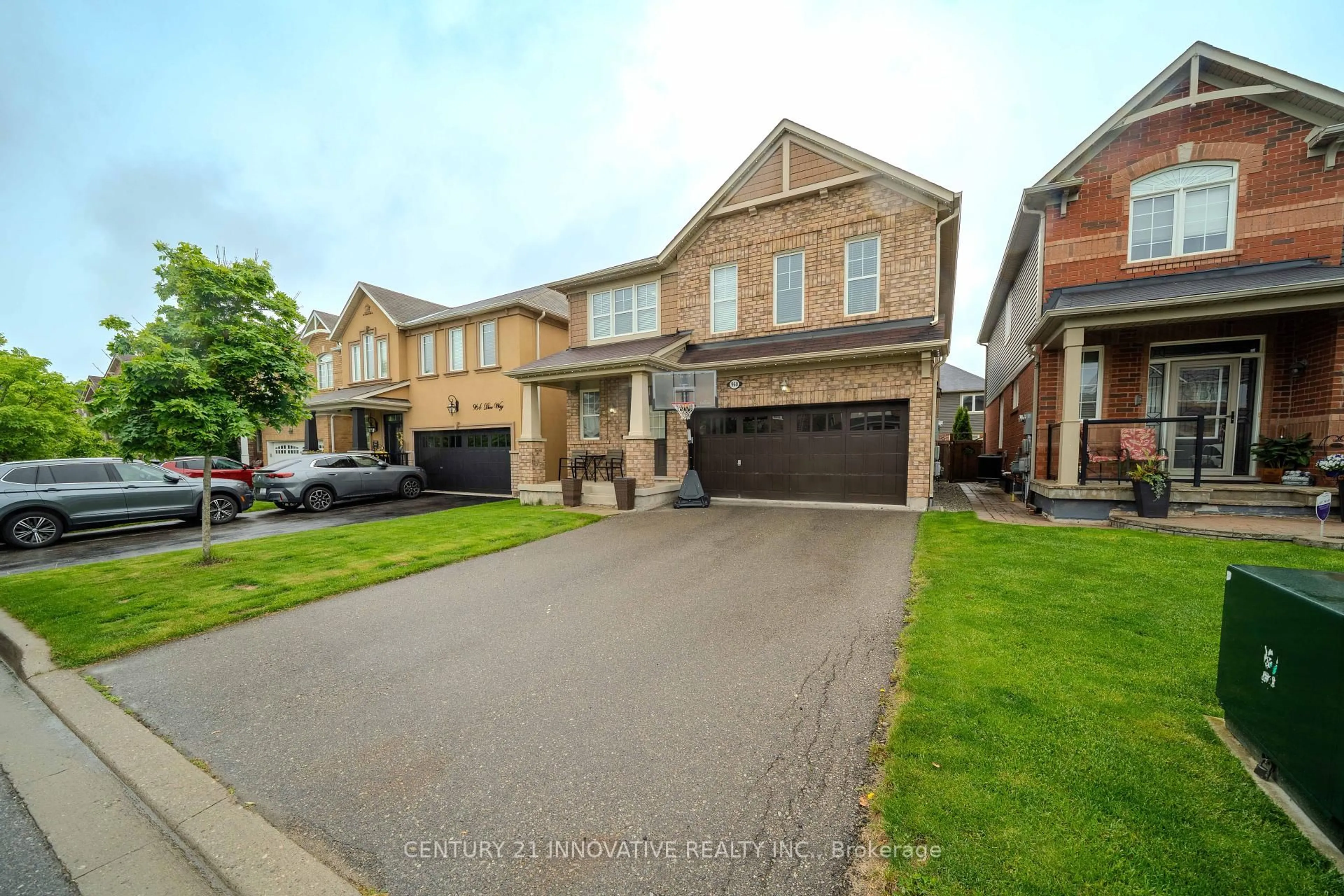 A pic from outside/outdoor area/front of a property/back of a property/a pic from drone, street for 960 Dice Way, Milton Ontario L9T 8C1