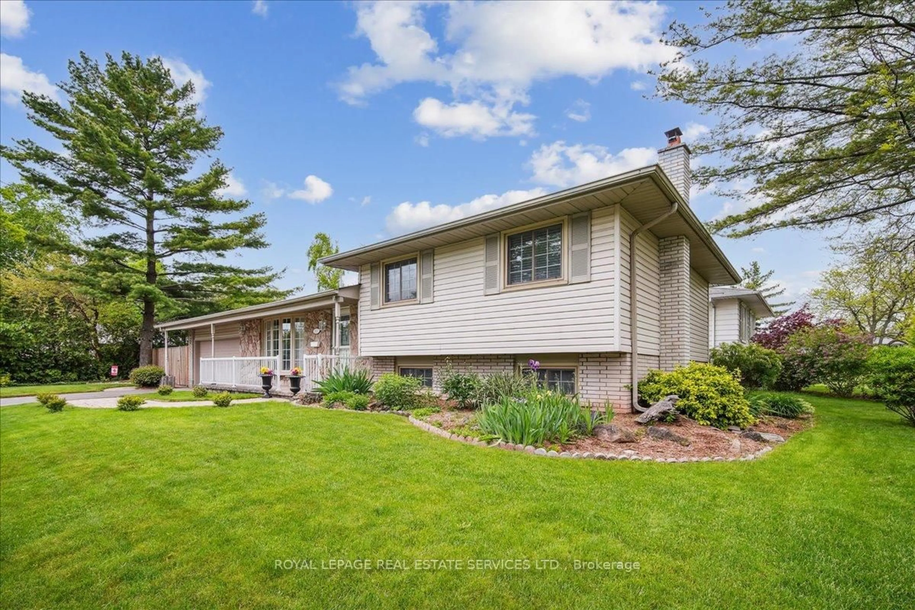 Home with vinyl exterior material, unknown for 5013 Fern Dr, Burlington Ontario L7L 3P2