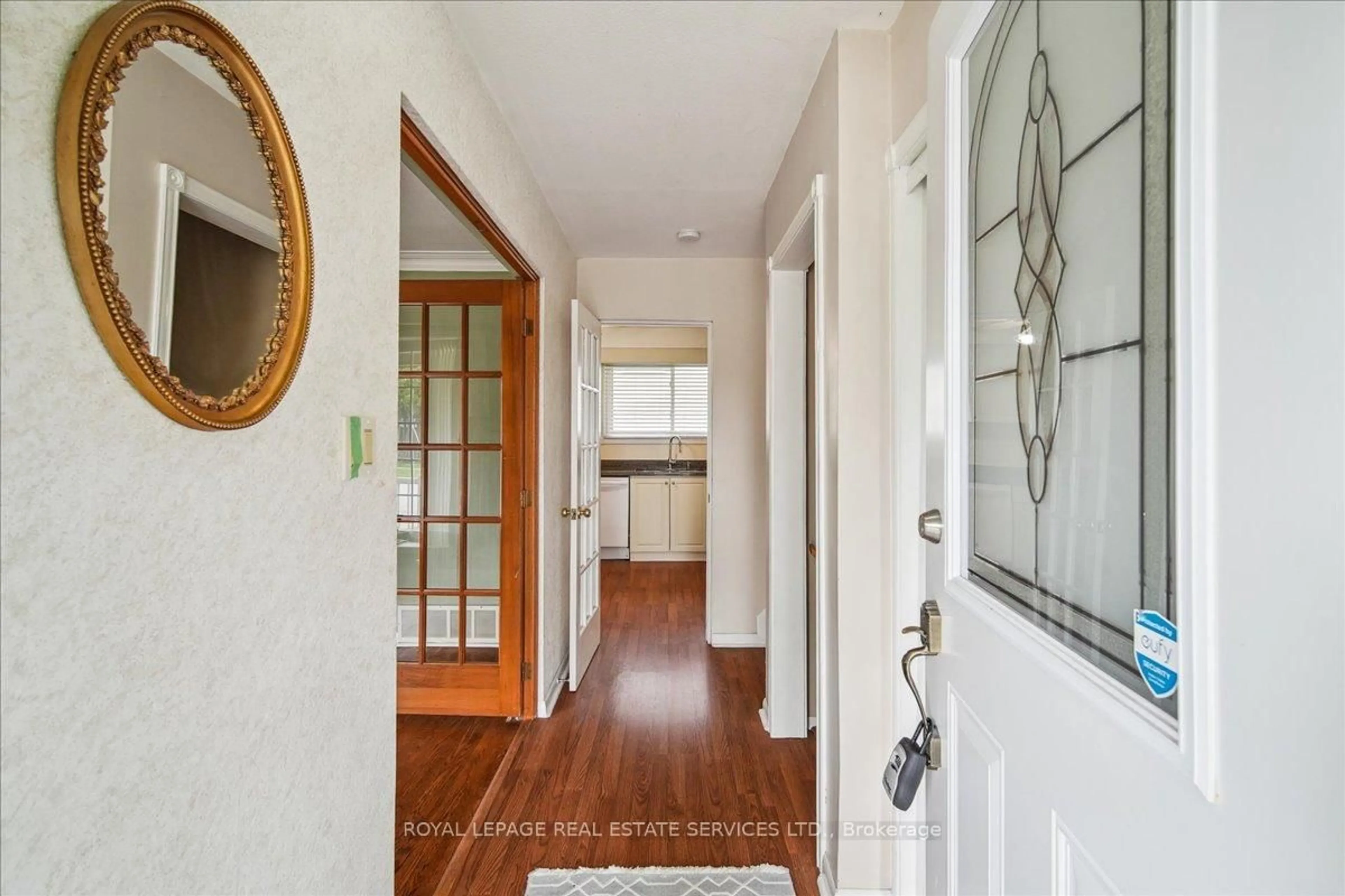 Indoor entryway for 5013 Fern Dr, Burlington Ontario L7L 3P2