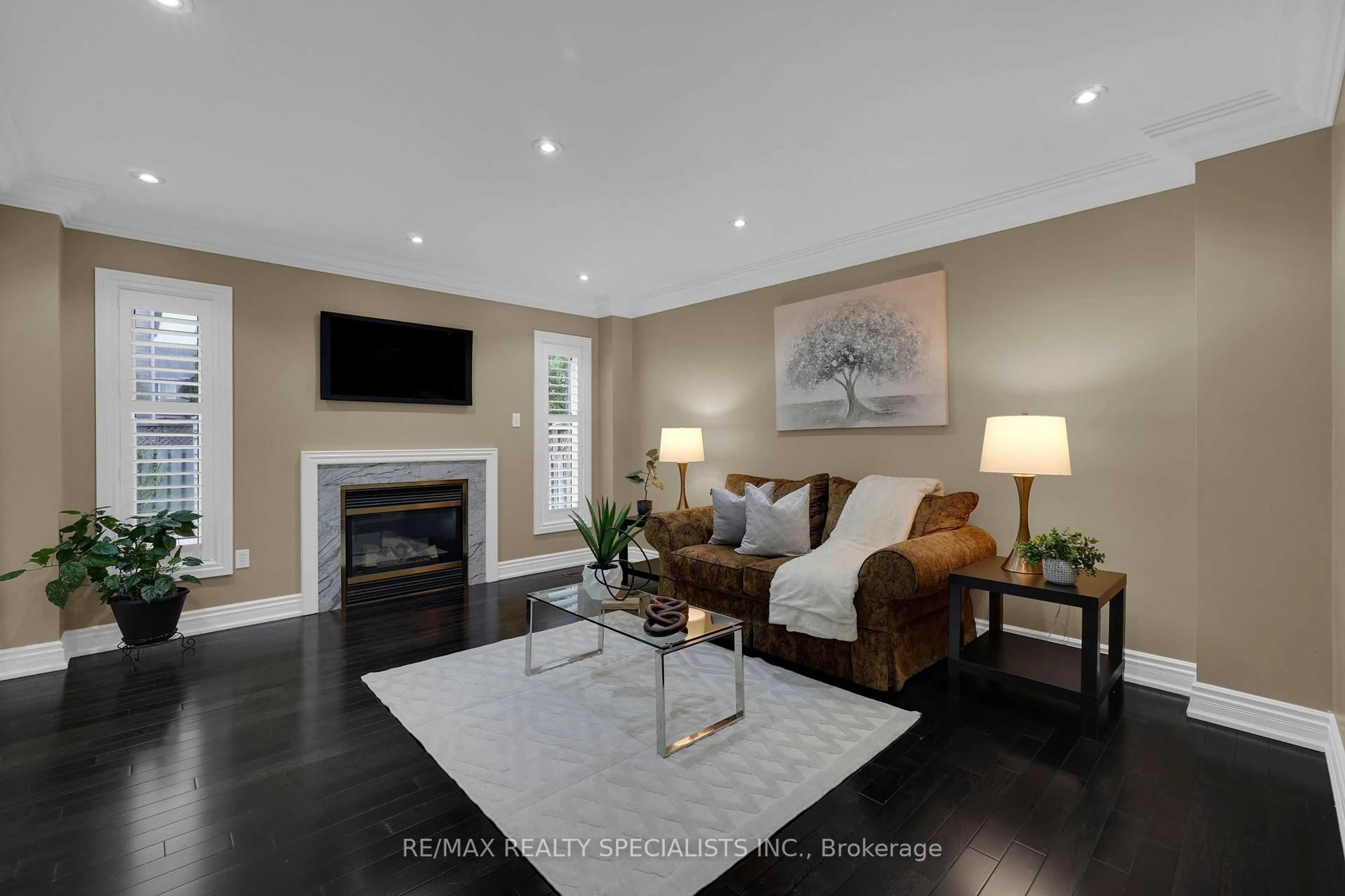 Living room with furniture, unknown for 14 Foxmere Rd, Brampton Ontario L7A 1S6